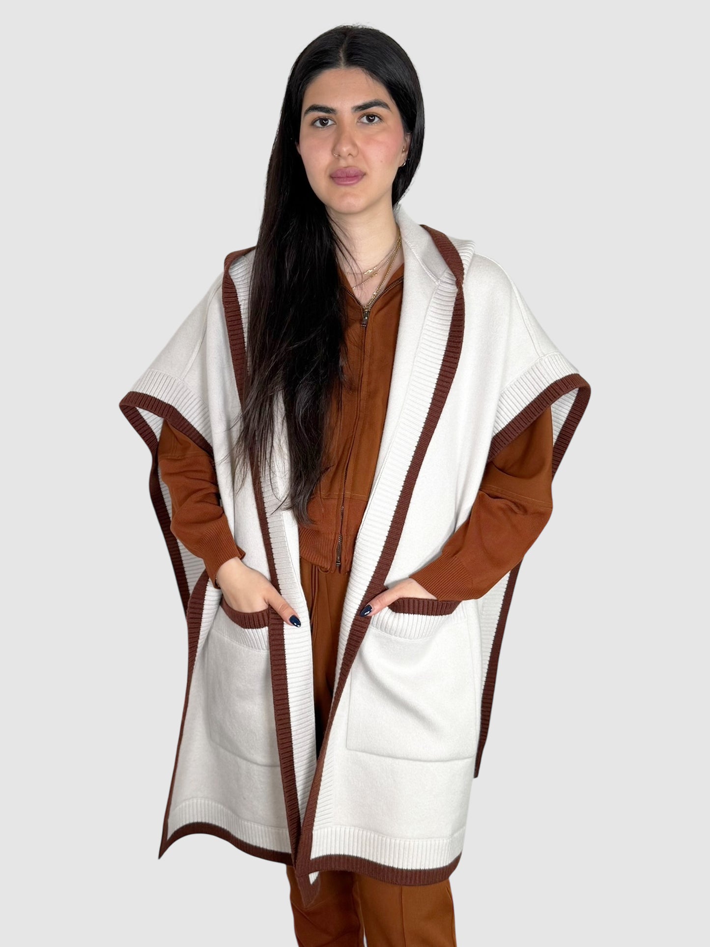 Carla Logo Cape