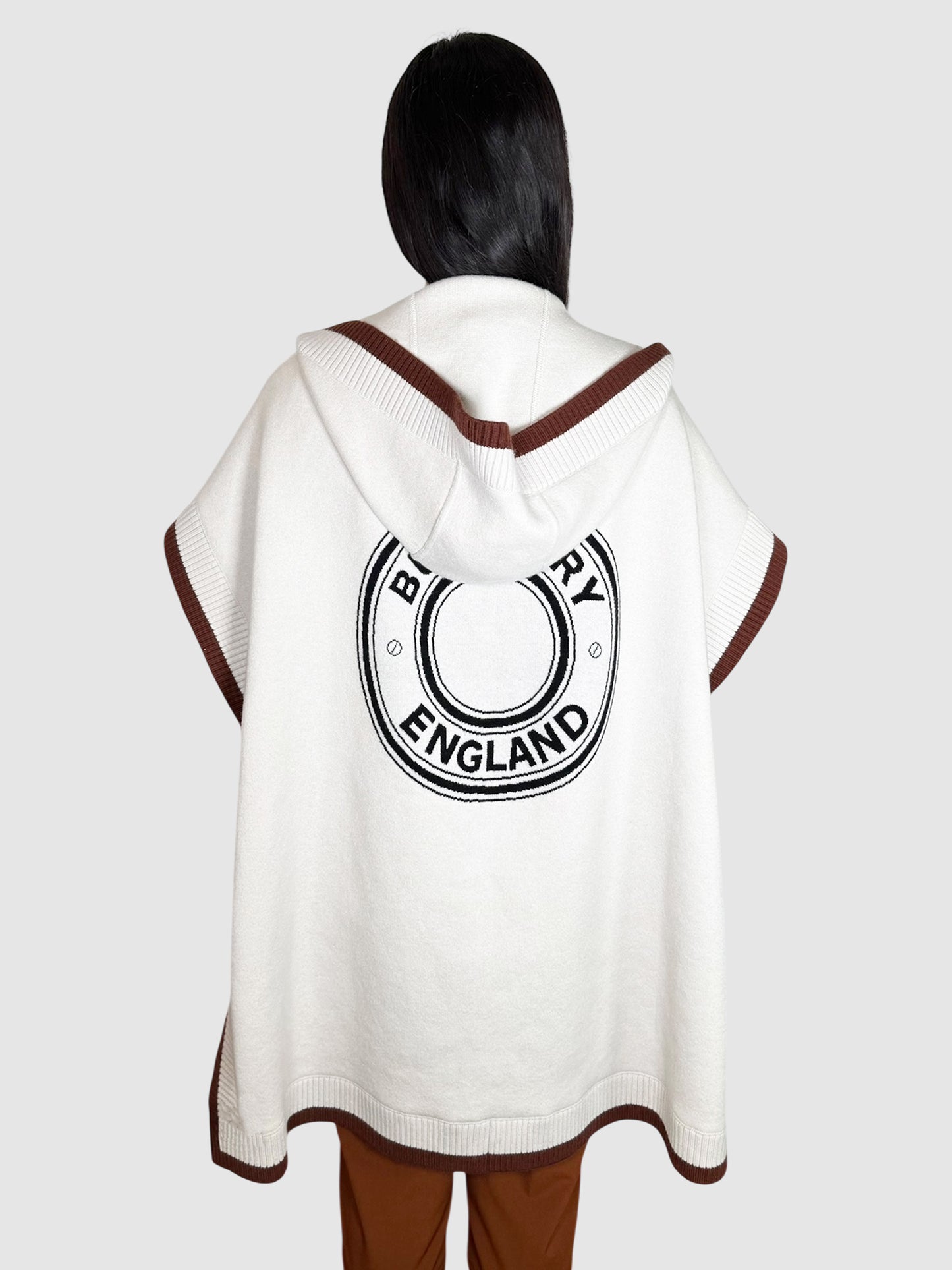 Carla Logo Cape