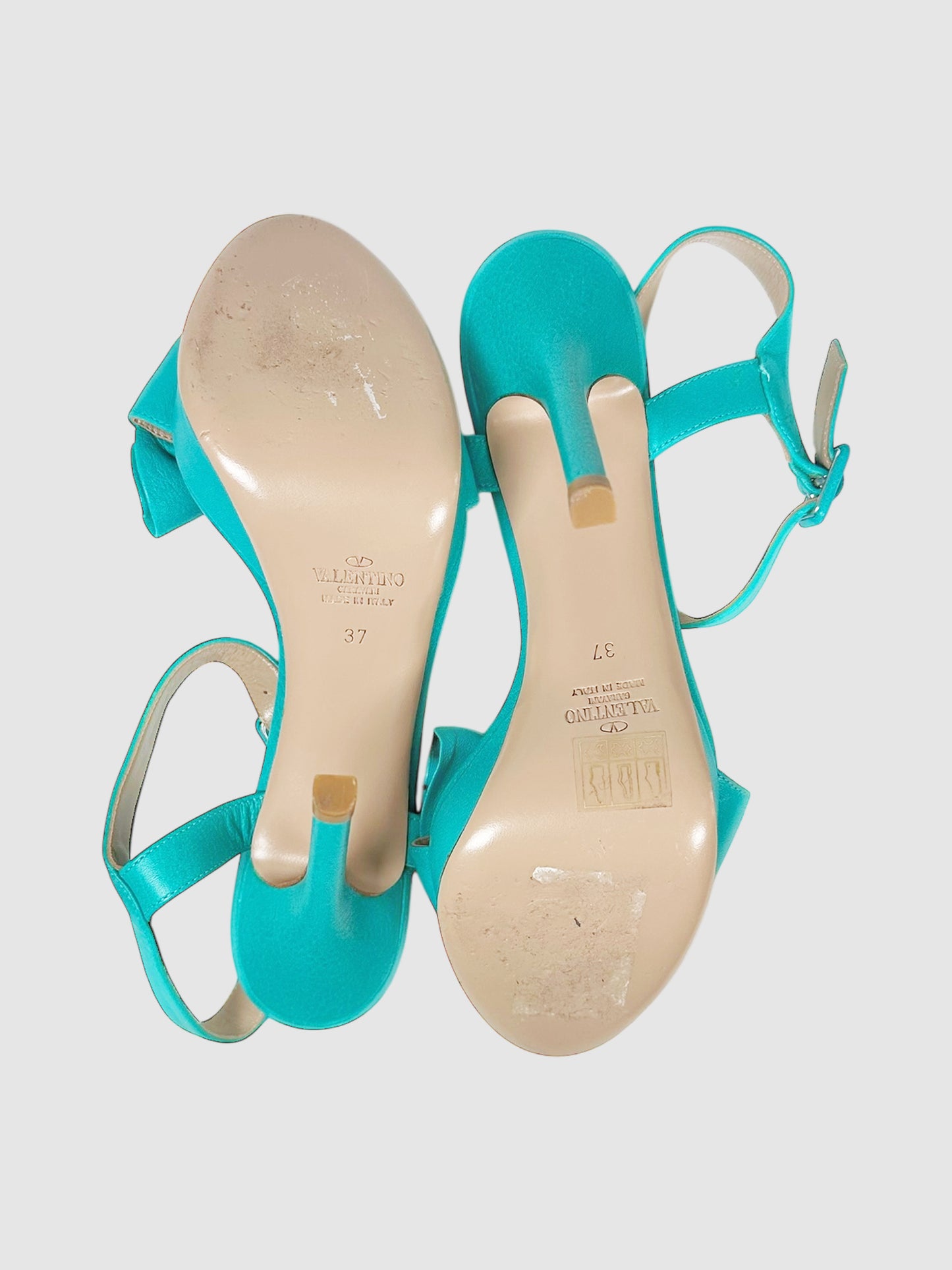 Open-Toe Bow Pumps