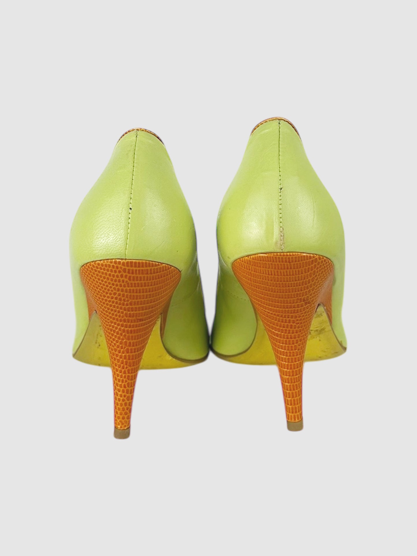 Flower Detail Pointed Toe Pumps