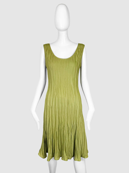 Simon Chang Sleeveless Pleated Dress - Size 6