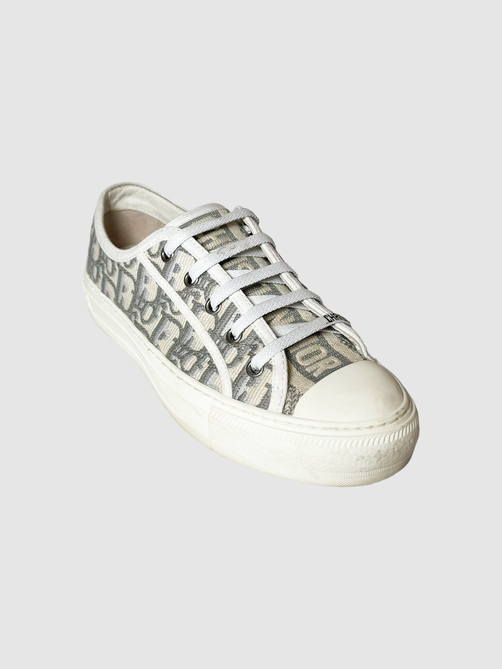 Dior walk n dior sneakers sizing best sale