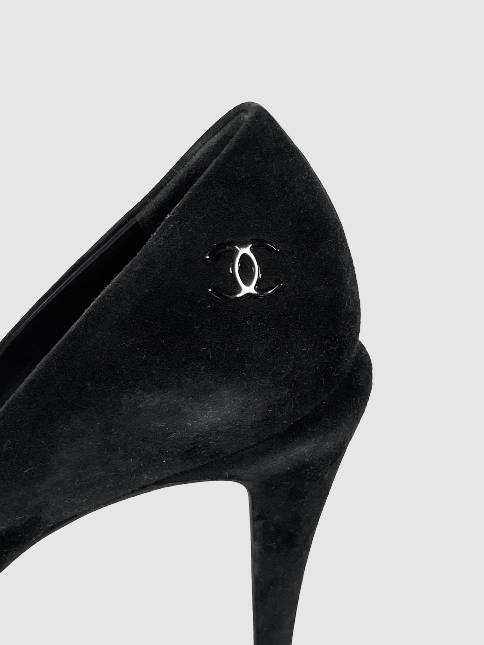 Suede with Patent Accent Pumps - Size 6.5