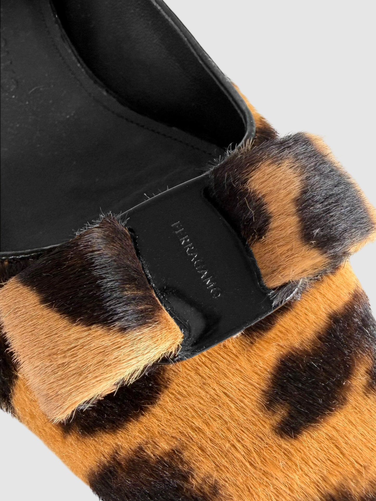 Leopard Siwar Flats