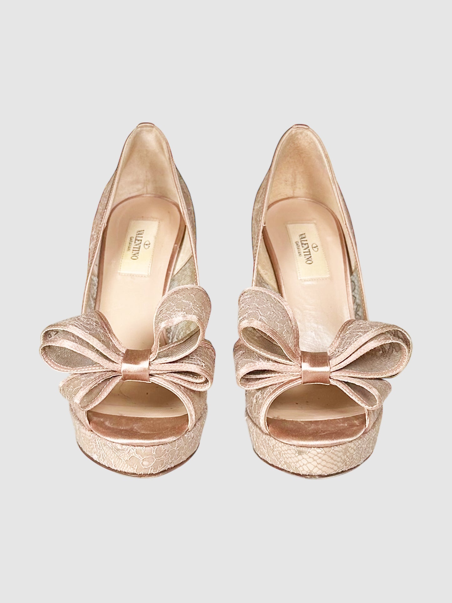 Lace Couture Pumps