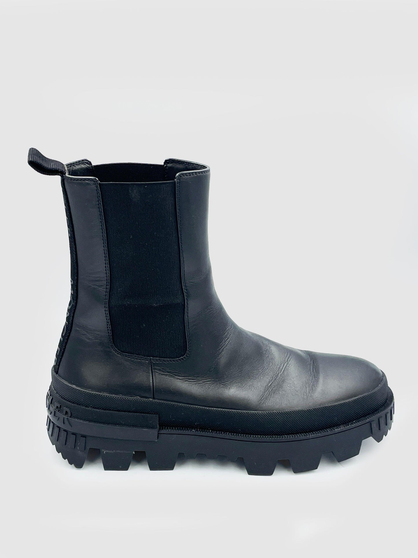 Moncler - Size 41 - Second Nature Boutique