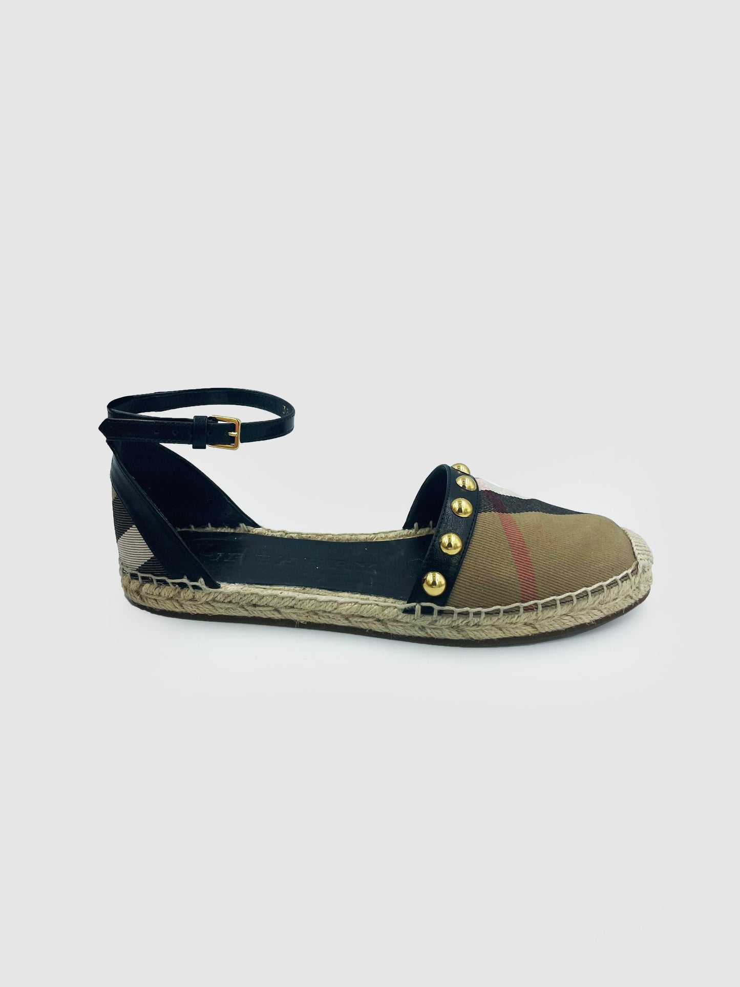 Burberry - Size 8.5 - Second Nature Boutique