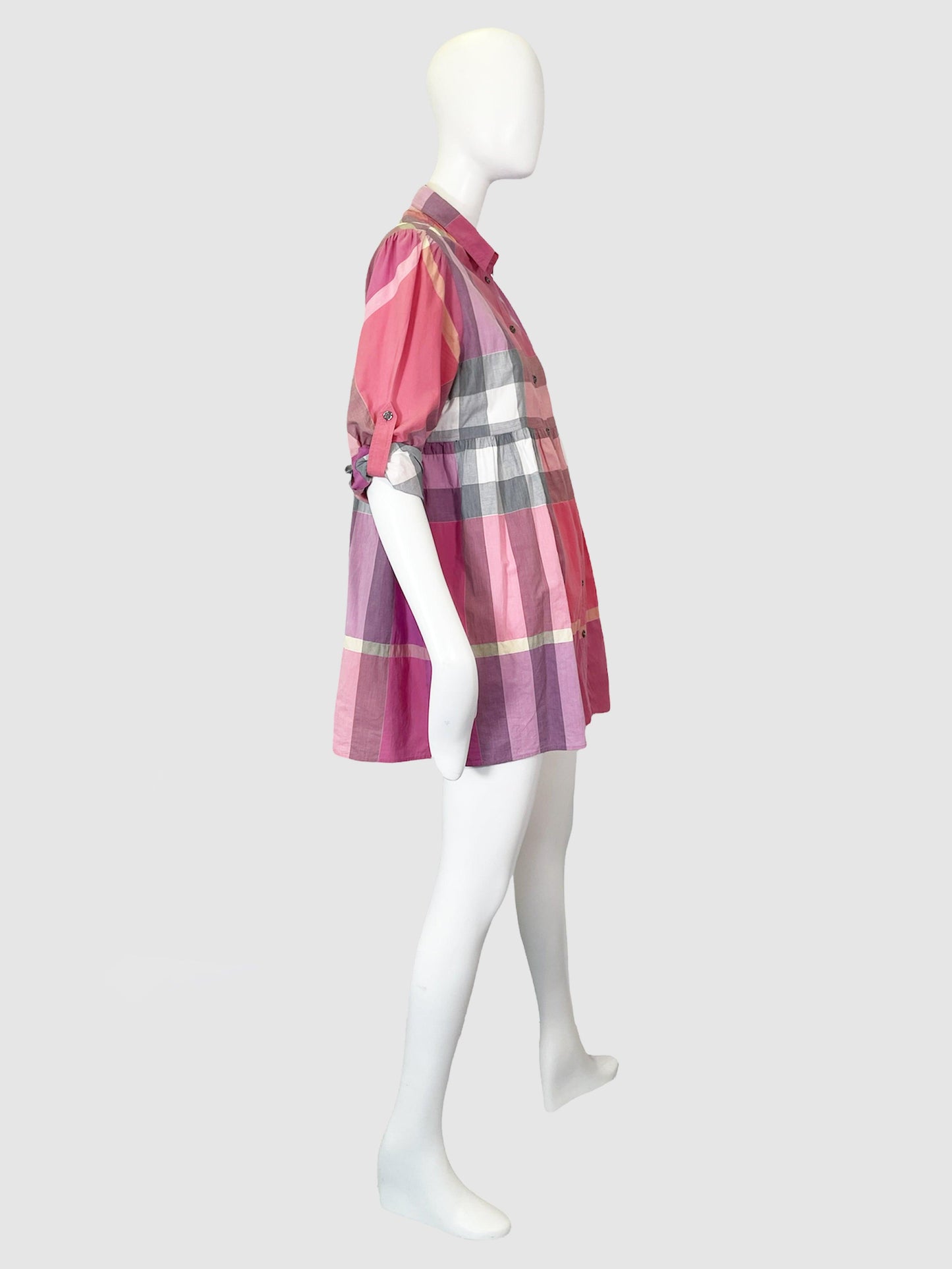 Burberry - Size M - Second Nature Boutique