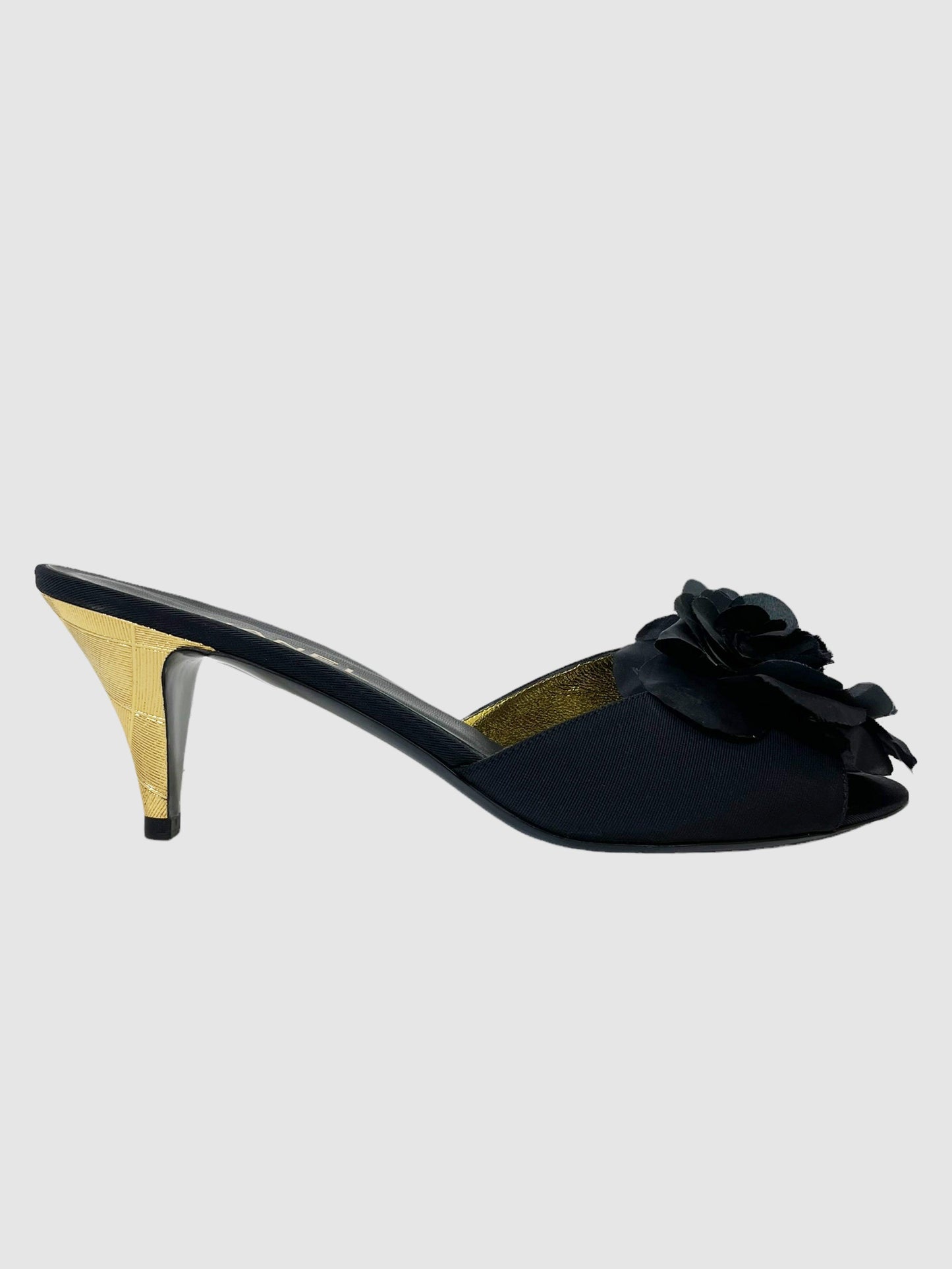 Chanel - Size 39 - Second Nature Boutique