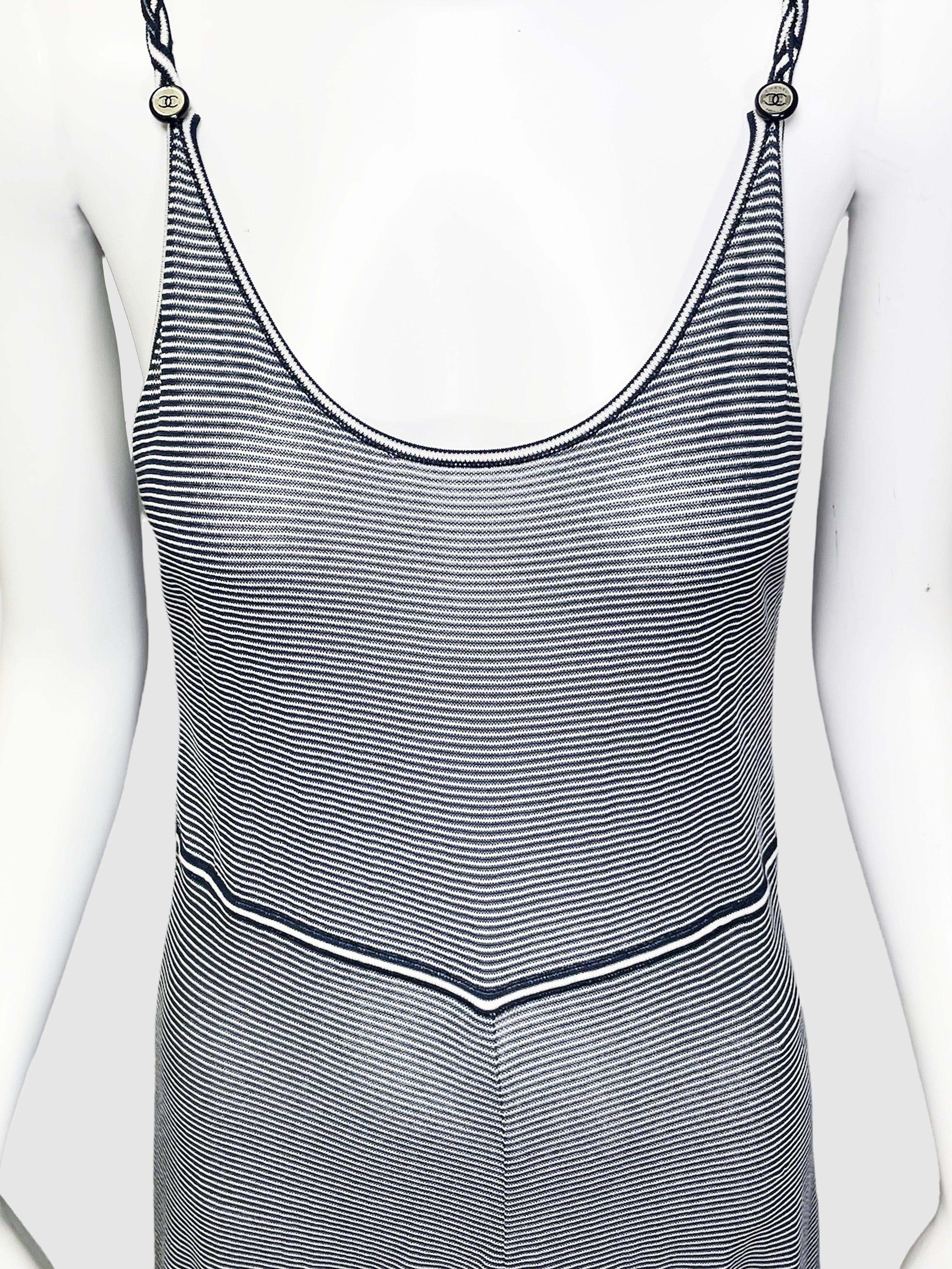 Chanel - Size 42 (M) - Second Nature Boutique