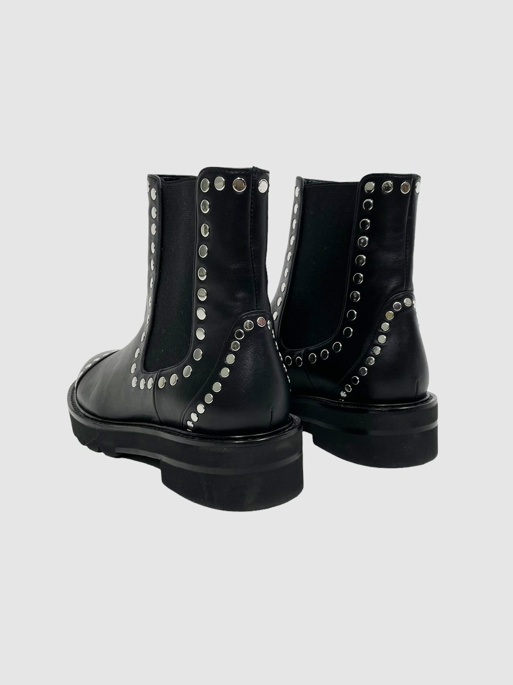 Stuart Weitzman - Size 7