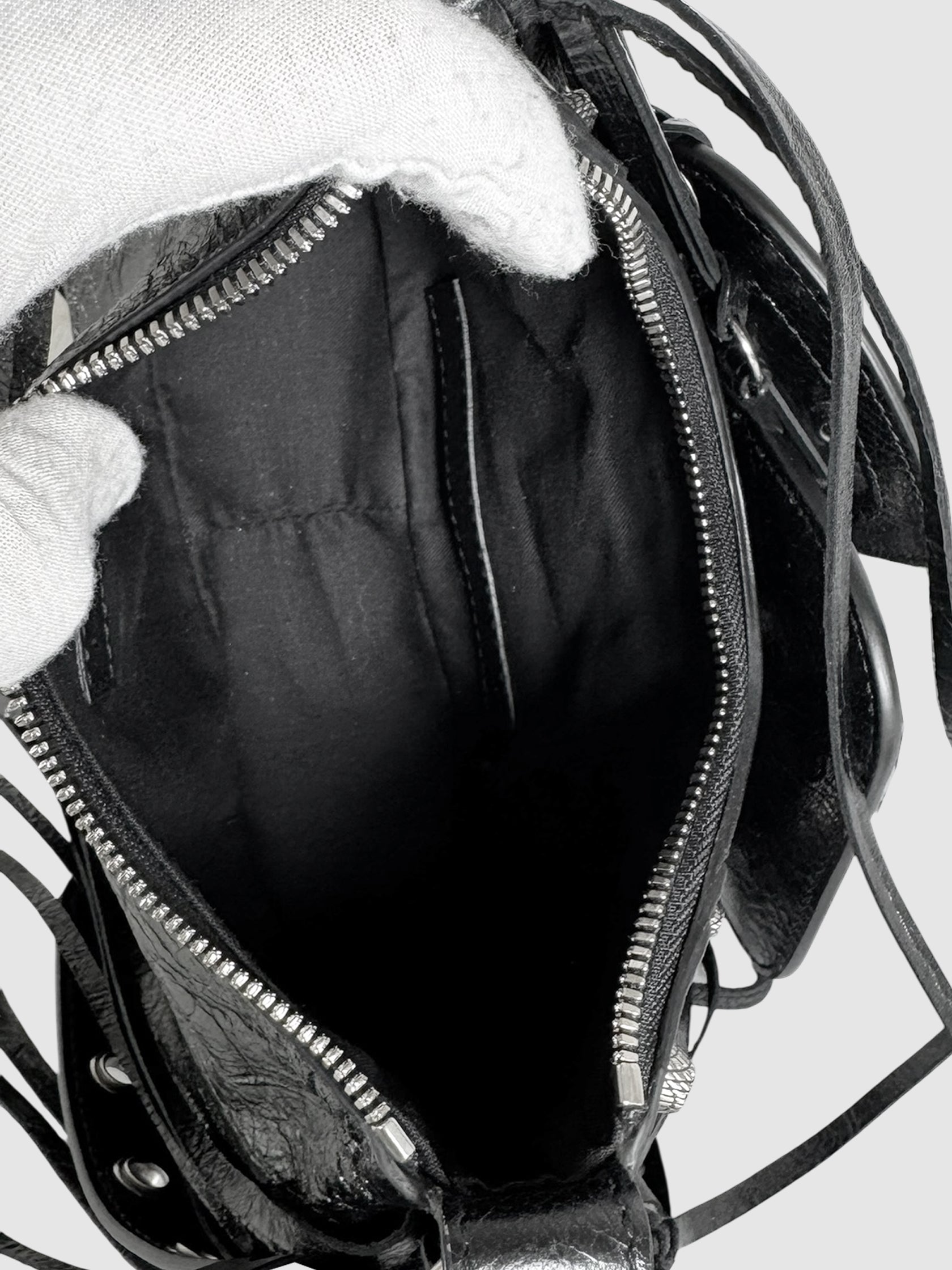 Le Cagole Fringe Shoulder Bag