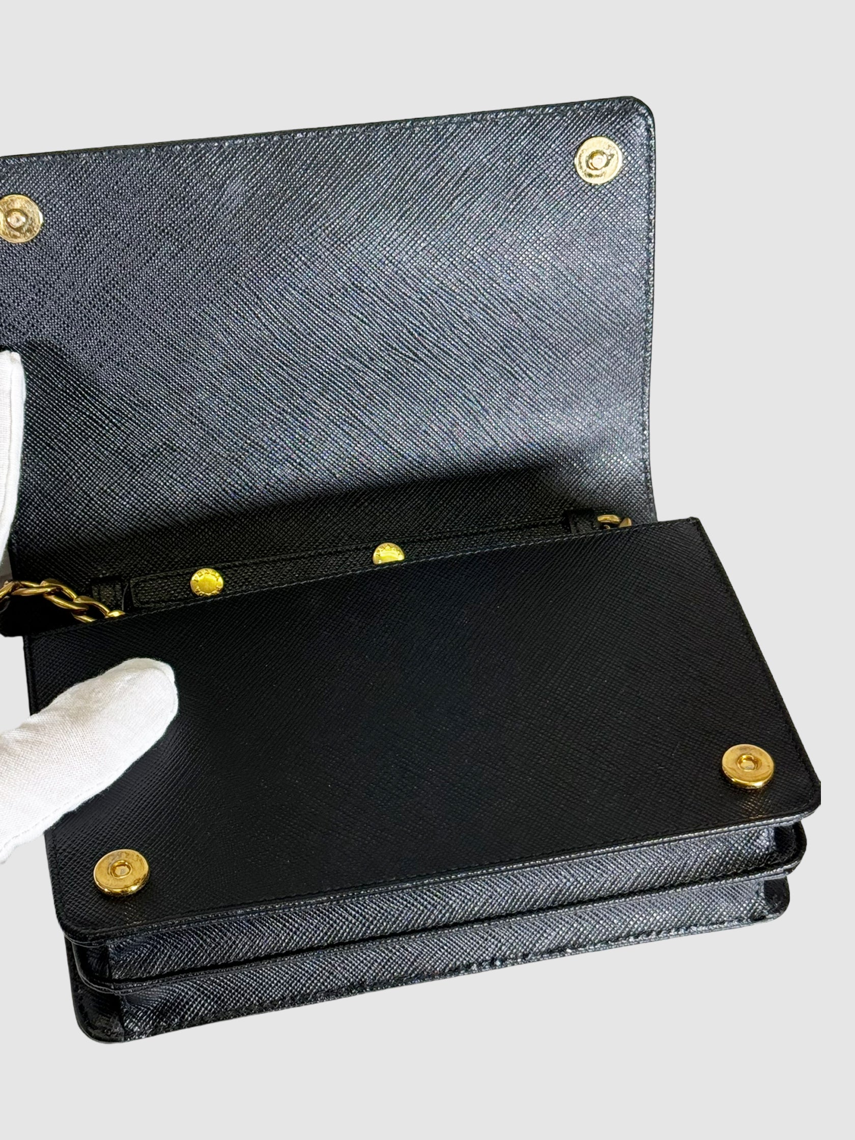 Galleria Saffiano Wallet on Chain