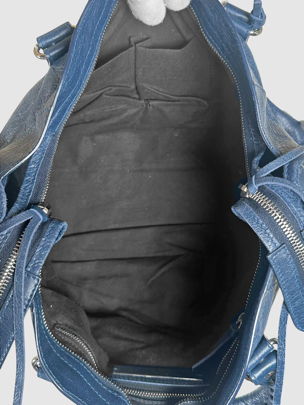 Classic City Shoulder Bag