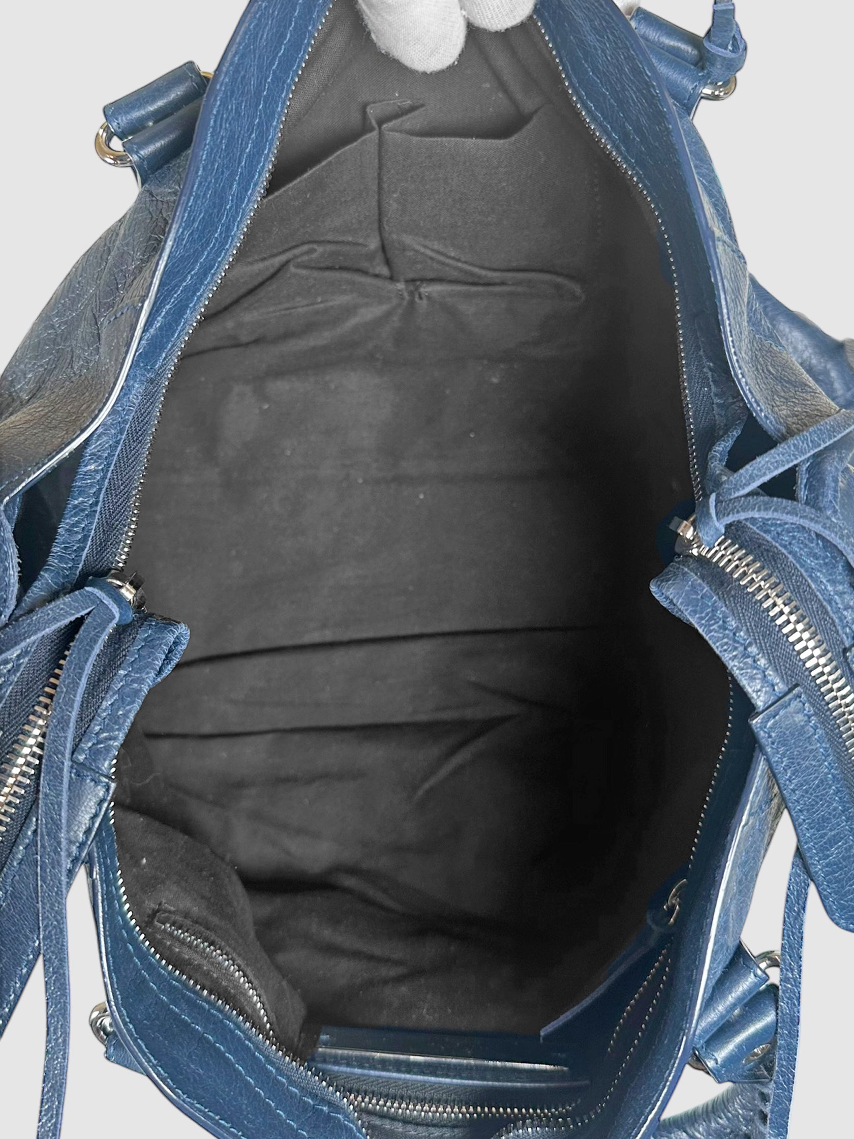 Classic City Shoulder Bag