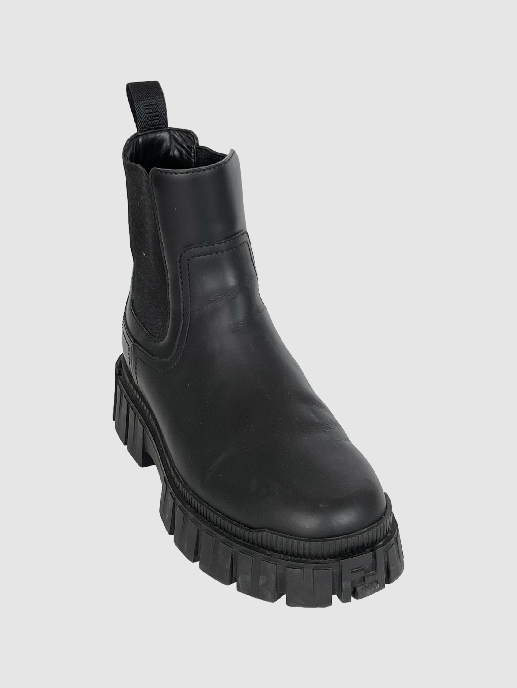 Fendi Black Leather Ankle Boots Winter Consignment Trendy Second-Hand