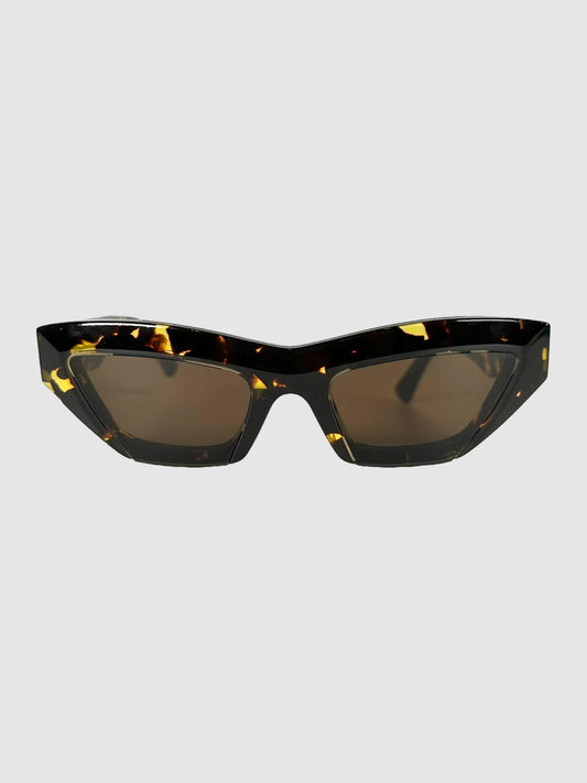 Bottega Veneta BV1219S Black and Brown Raised Logo Tinted Square Cat-Eye Sunglasses Consignment Secondhand Designer Luxury Resale Toronto Trendy