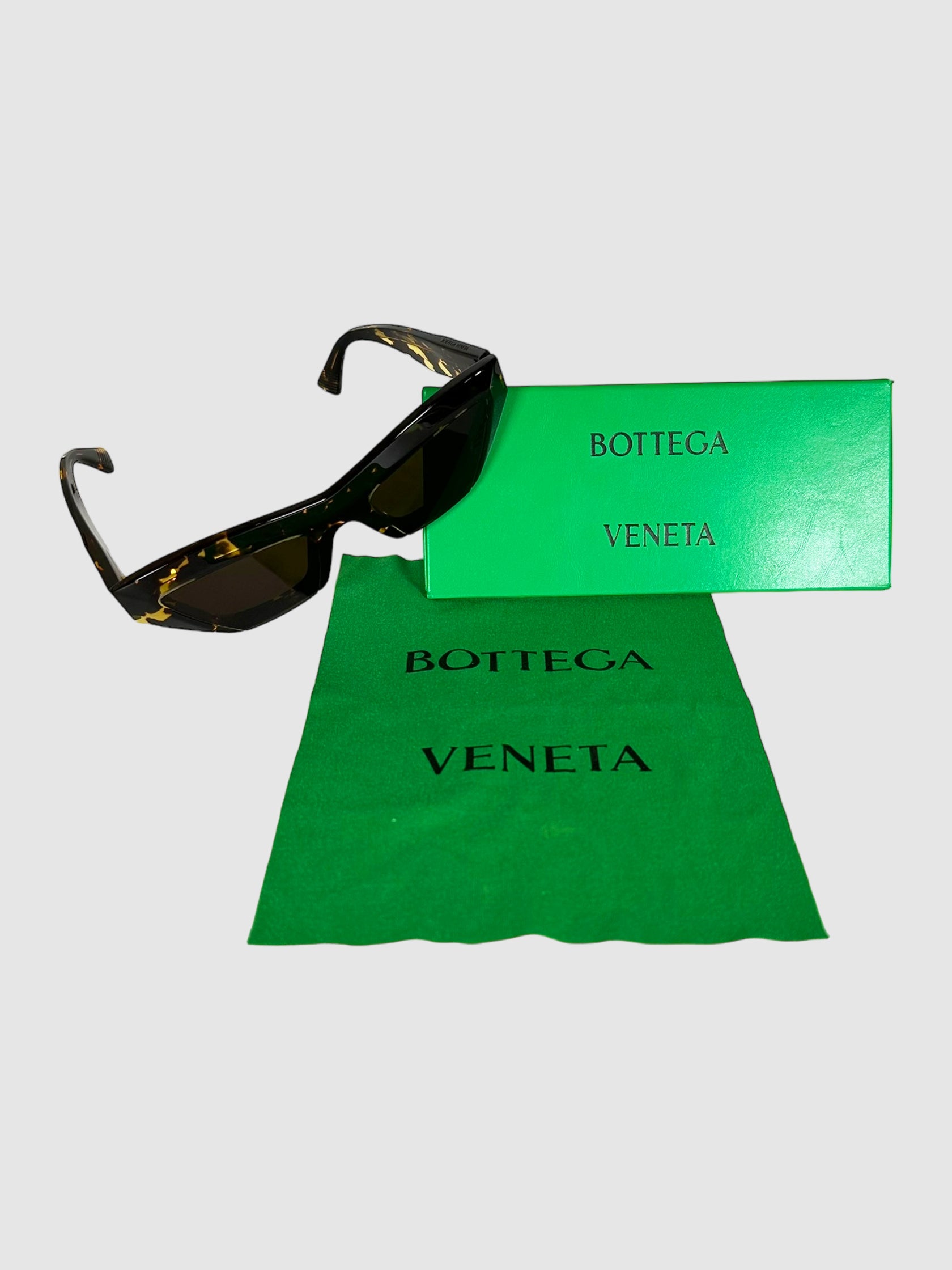 Bottega Veneta BV1219S Black and Brown Raised Logo Tinted Square Cat-Eye Sunglasses Consignment Secondhand Designer Luxury Resale Toronto Trendy