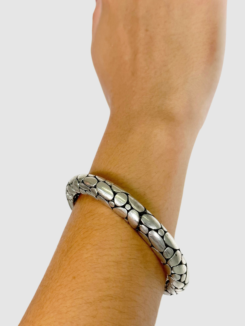 Kali Pebble Hinged Bangle Bracelet