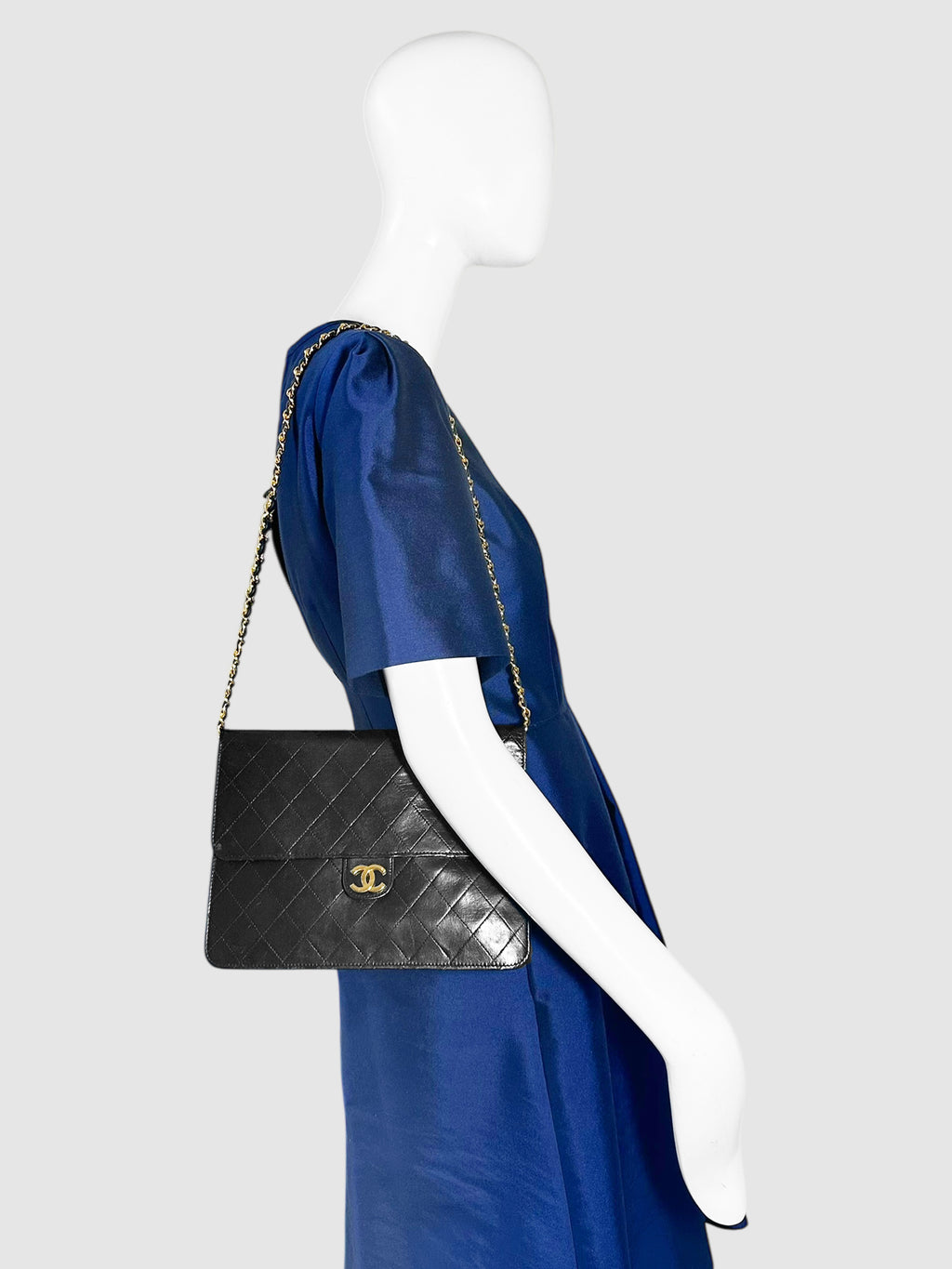 Chanel Black Quilted Leather CC Shoulder Bag Luxury Designer Resale Consignment Toronto Secondhand Vintage Vestiaire Vespucci VSP