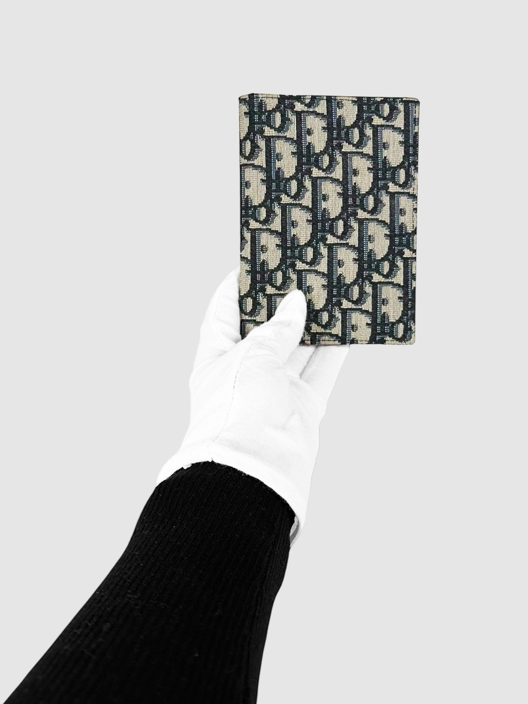 Oblique Passport Cover