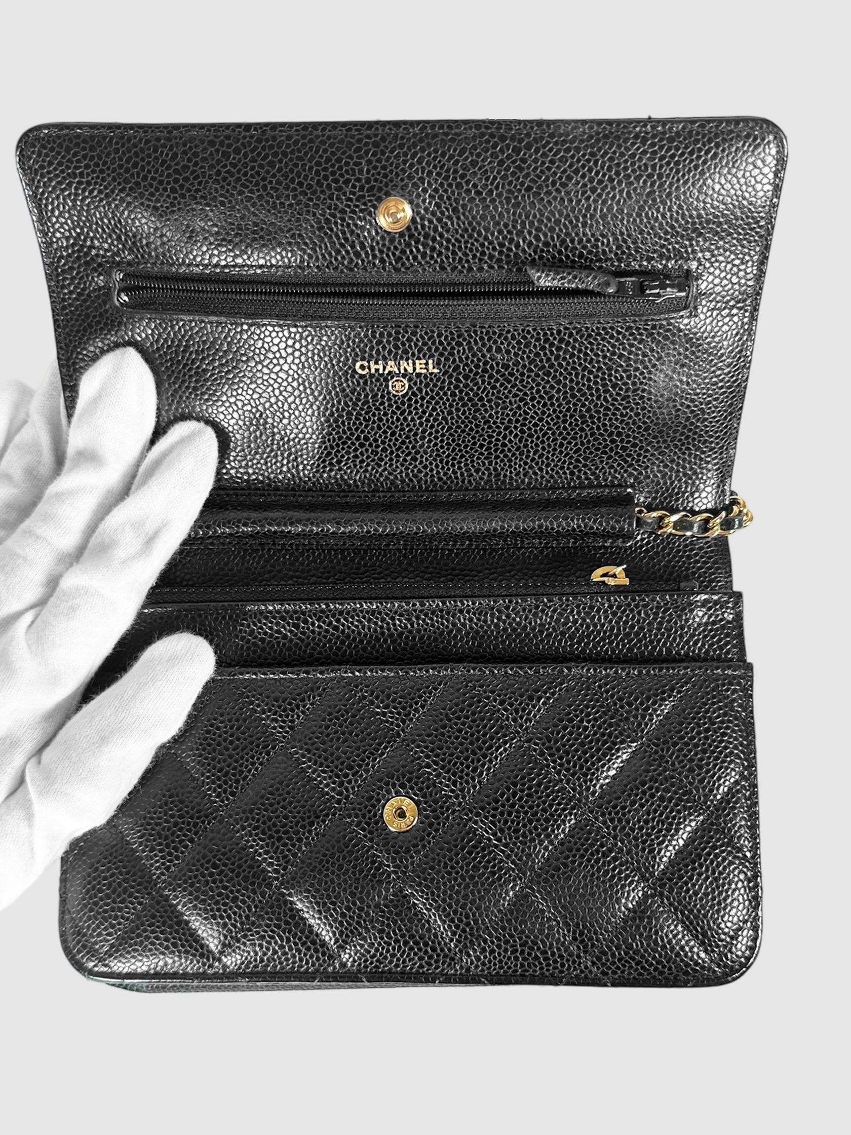 Quilted Classic Wallet on Chain