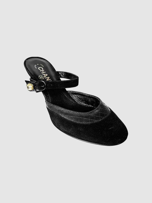 Pearl Detail Pumps