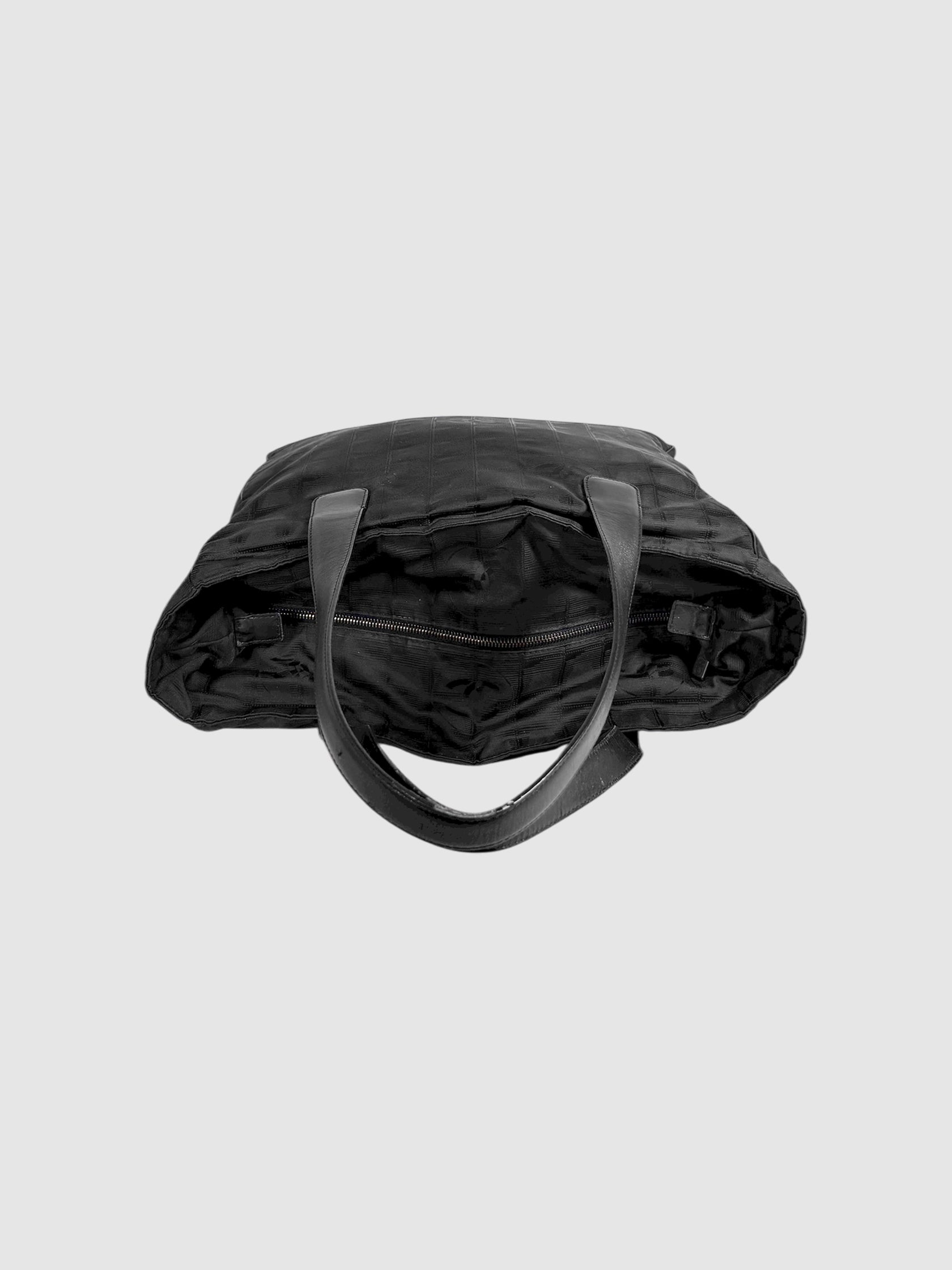 New Travel Line Tote