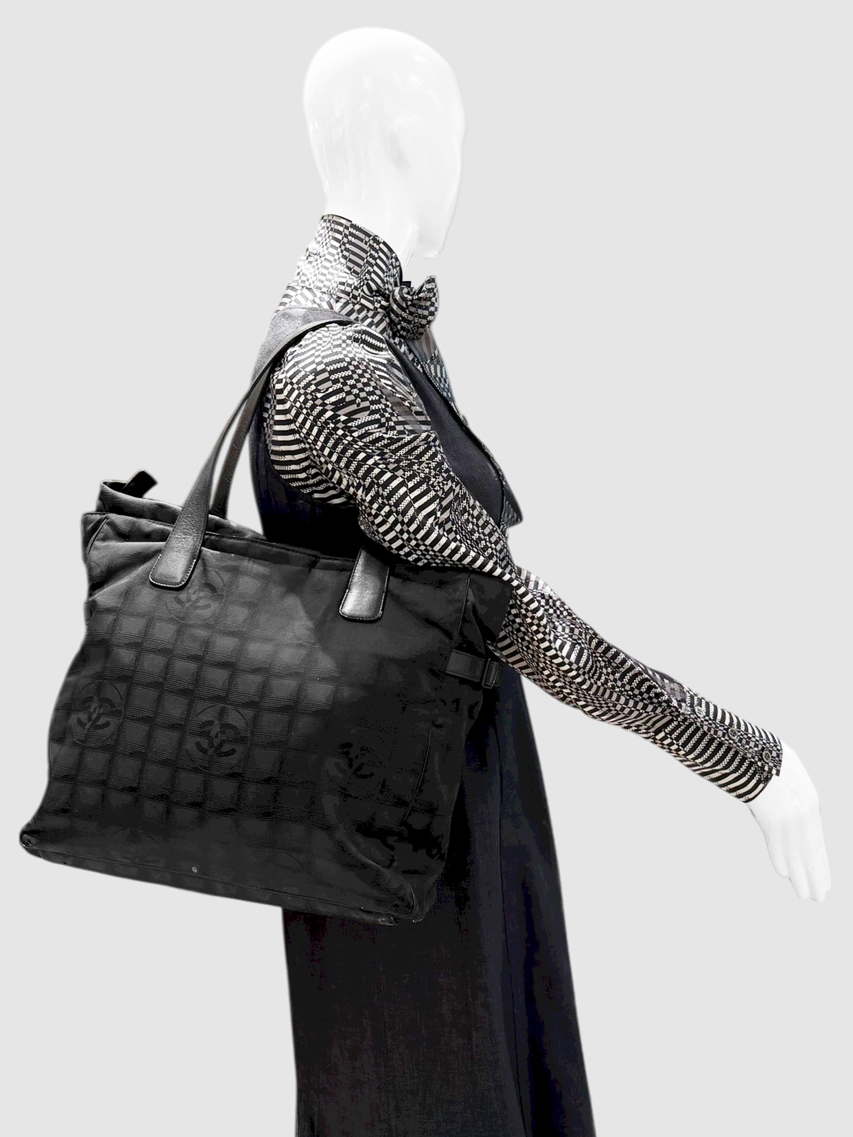 New Travel Line Tote