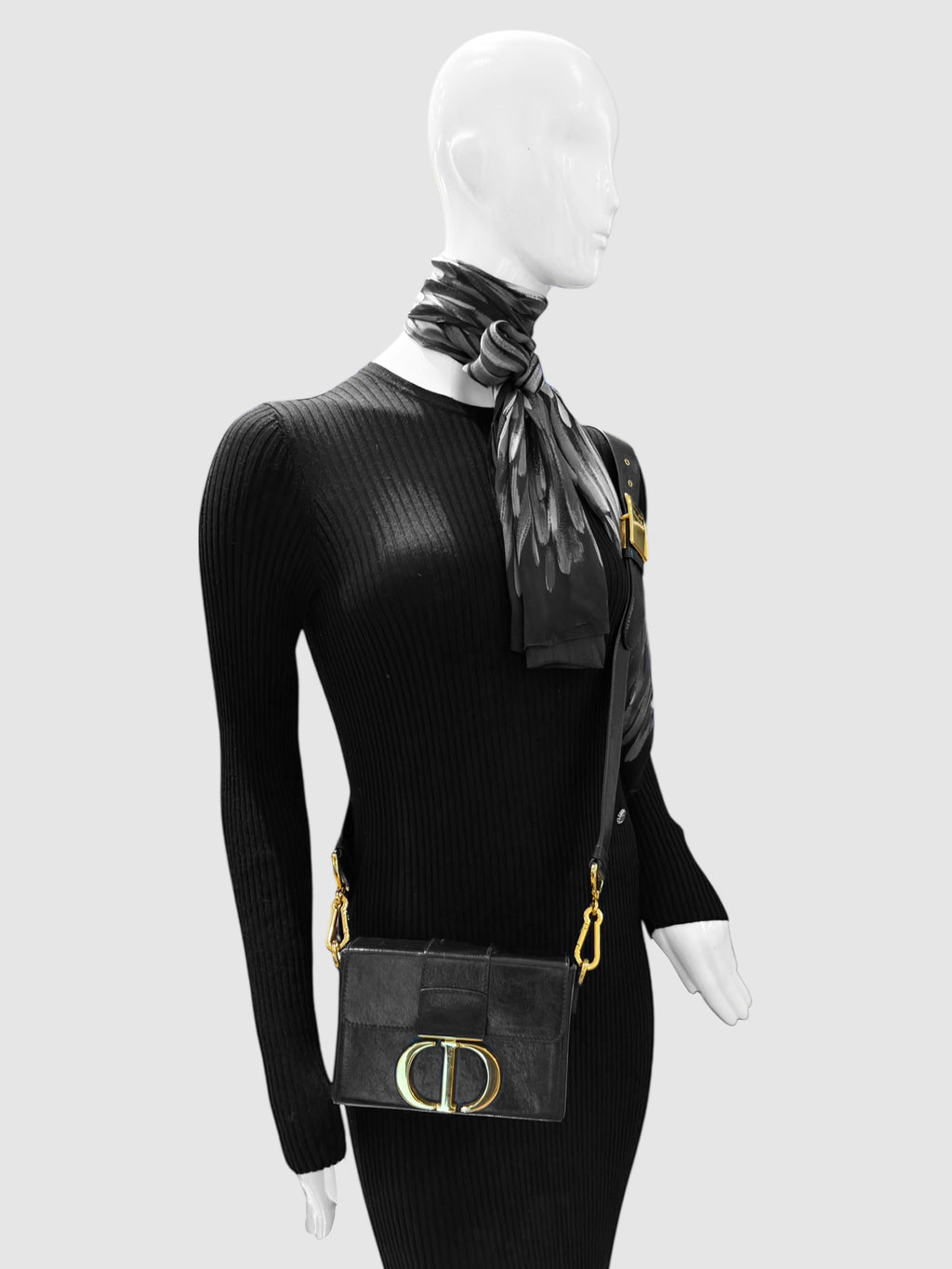 30 Montaigne Box Bag