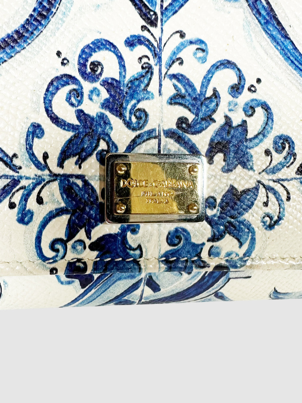 Majolica Miss Sicily Von Wallet on Chain