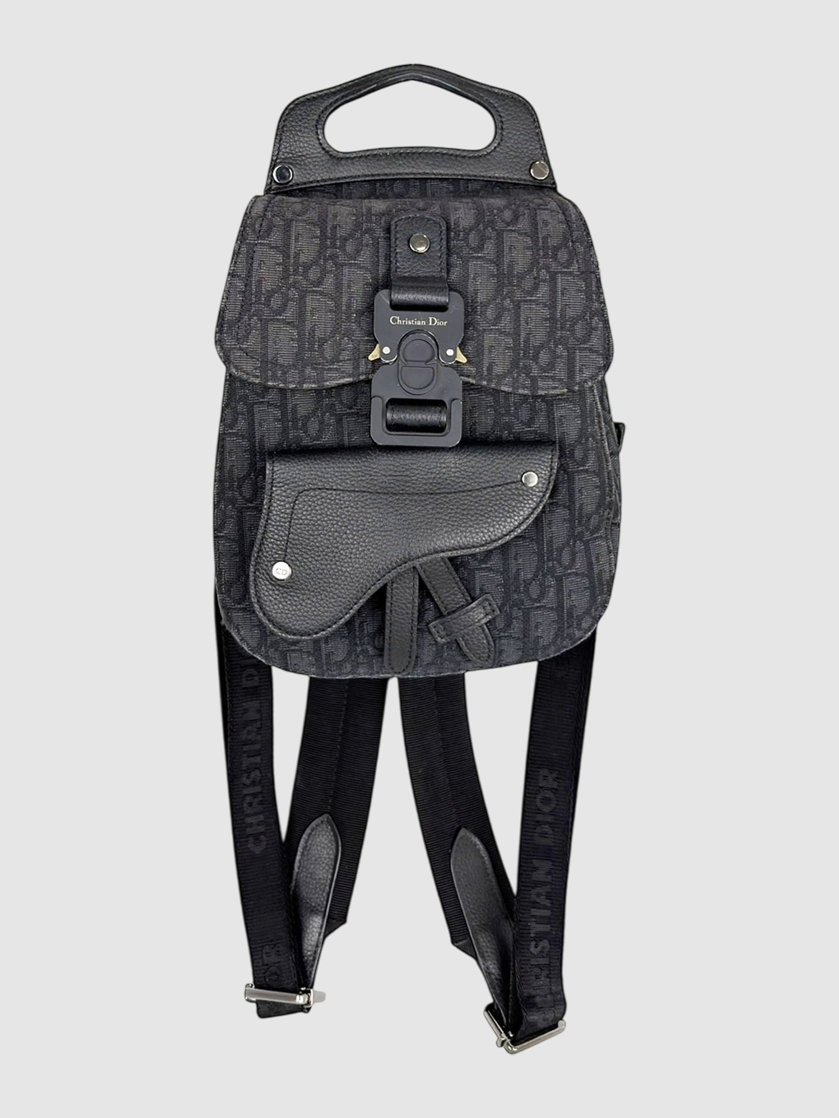 dior mini gallop backpack // Oblique VSP Consignment The Gallop sling bag is a modern and unique interpretation of the iconic Saddle codes Christian Dior Grained Calfskin Maxi