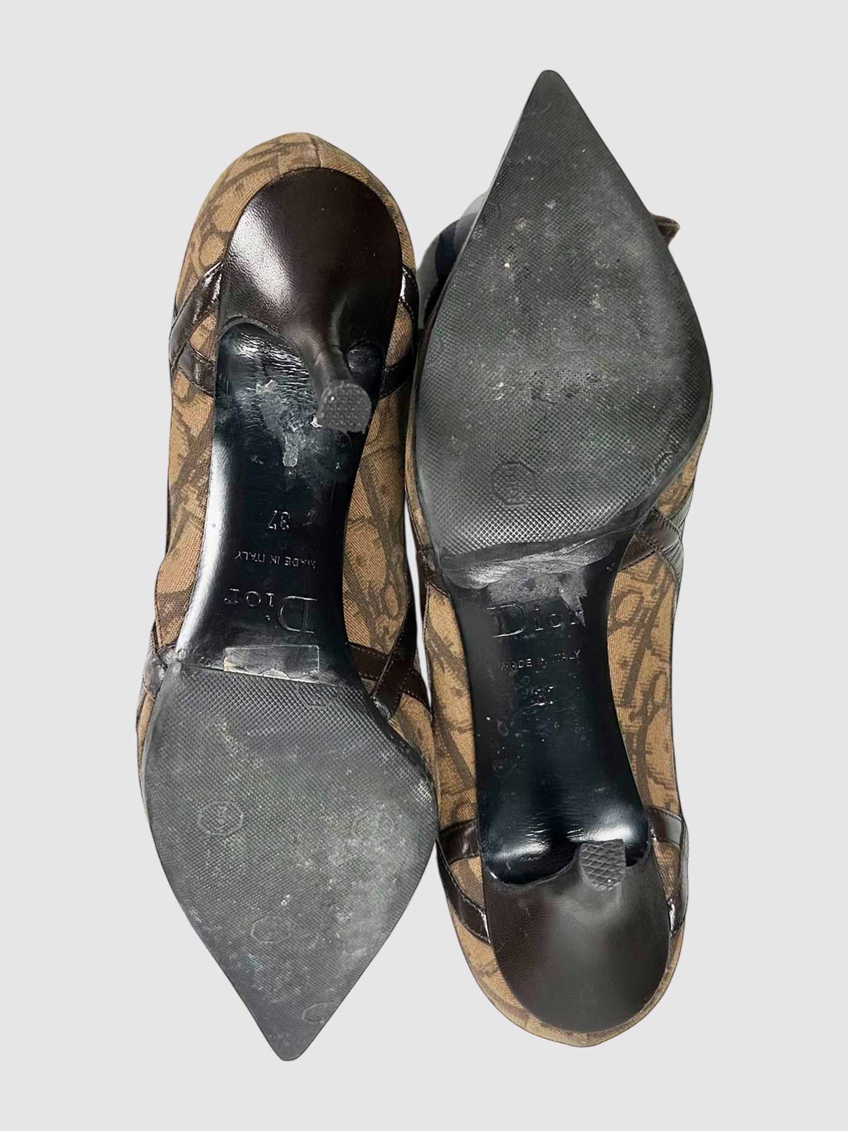 Flower Appliqué Pumps