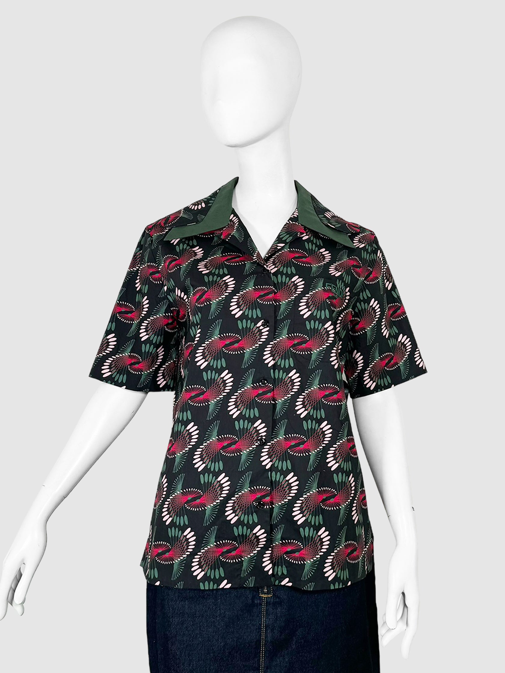 Fendi Green, Black, and Red Printed Button-Up Short Sleeve Top with Logo on Front Pocket Size 40 Consignment Secondhand Designer Luxury Resale Toronto Trendy