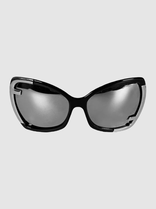 Fendi Black and Silver-Tone Oversized Reflective Sunglasses with Fendi "F" on Frame Consignment Secondhand Designer Luxury Resale Toronto Trendy