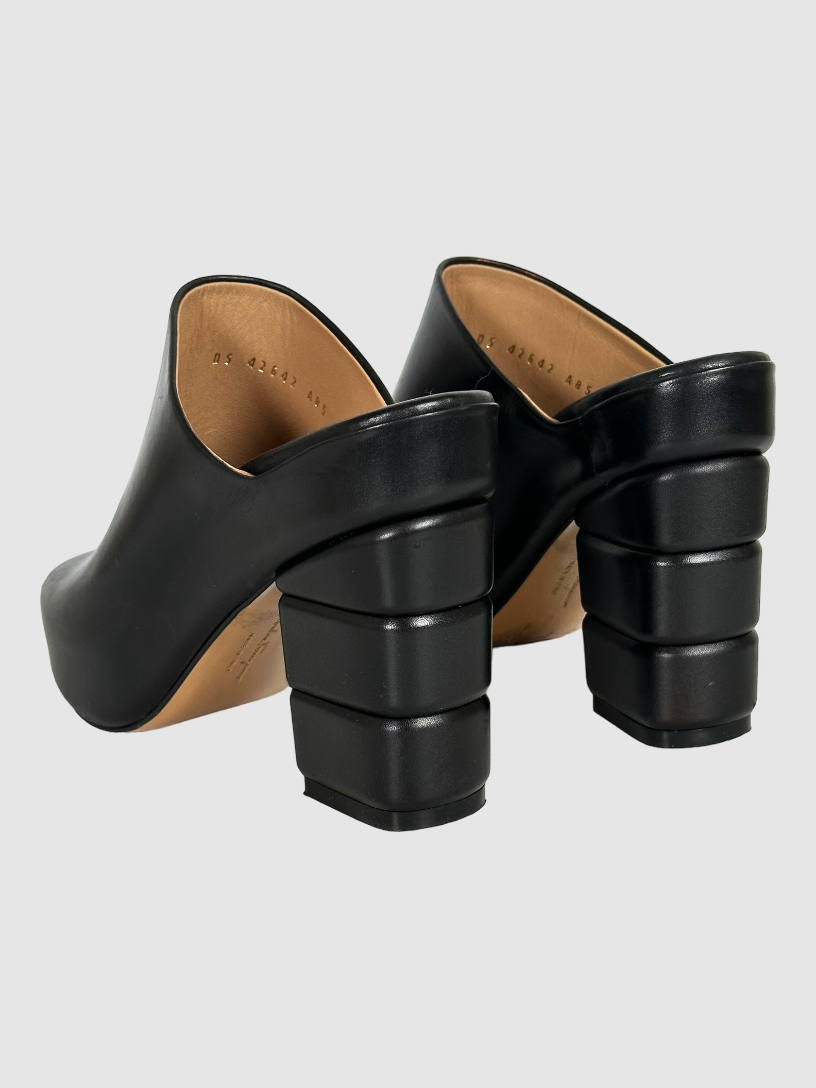 Salvatore Ferragamo Maiella Ferra Platfrom Sandals - Size 6.5