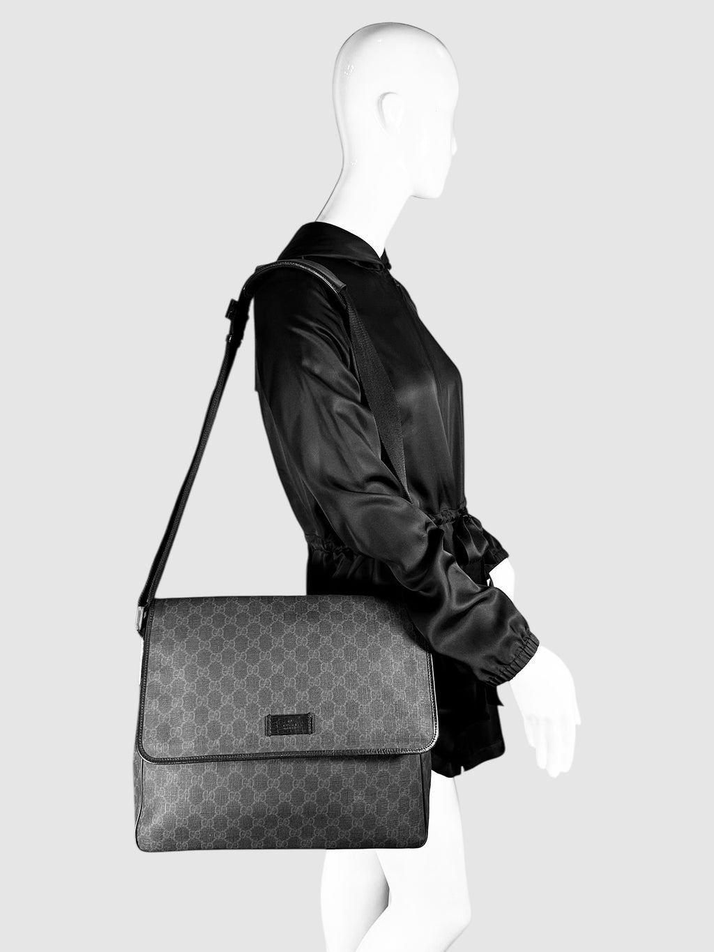 GG Supreme Messenger Flap Bag