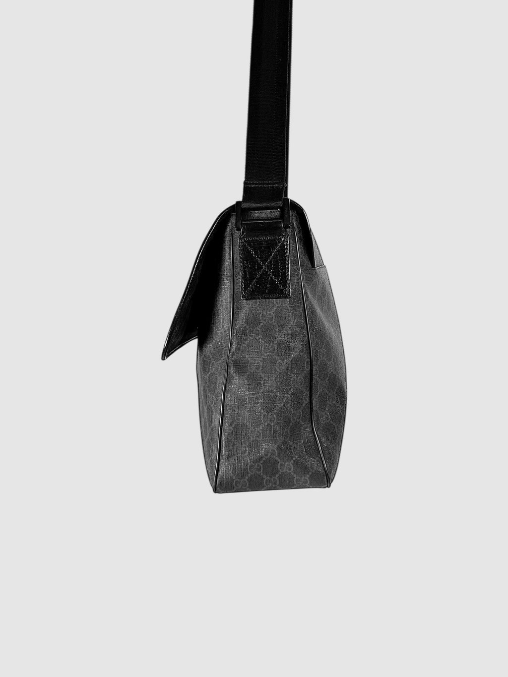 GG Supreme Messenger Flap Bag
