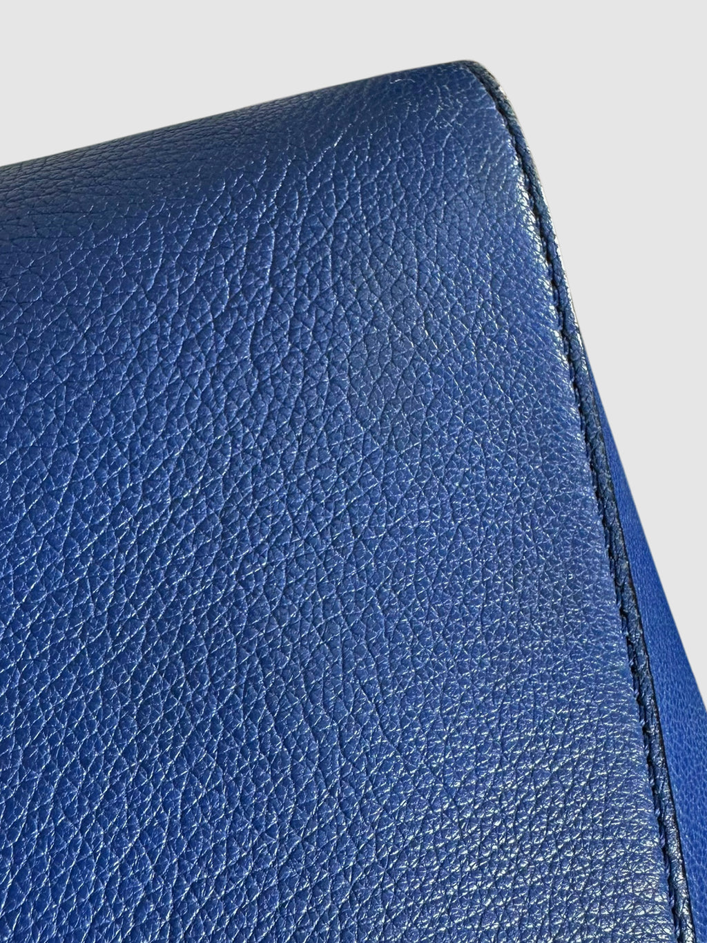 Medium Antigona Top Handle Bag