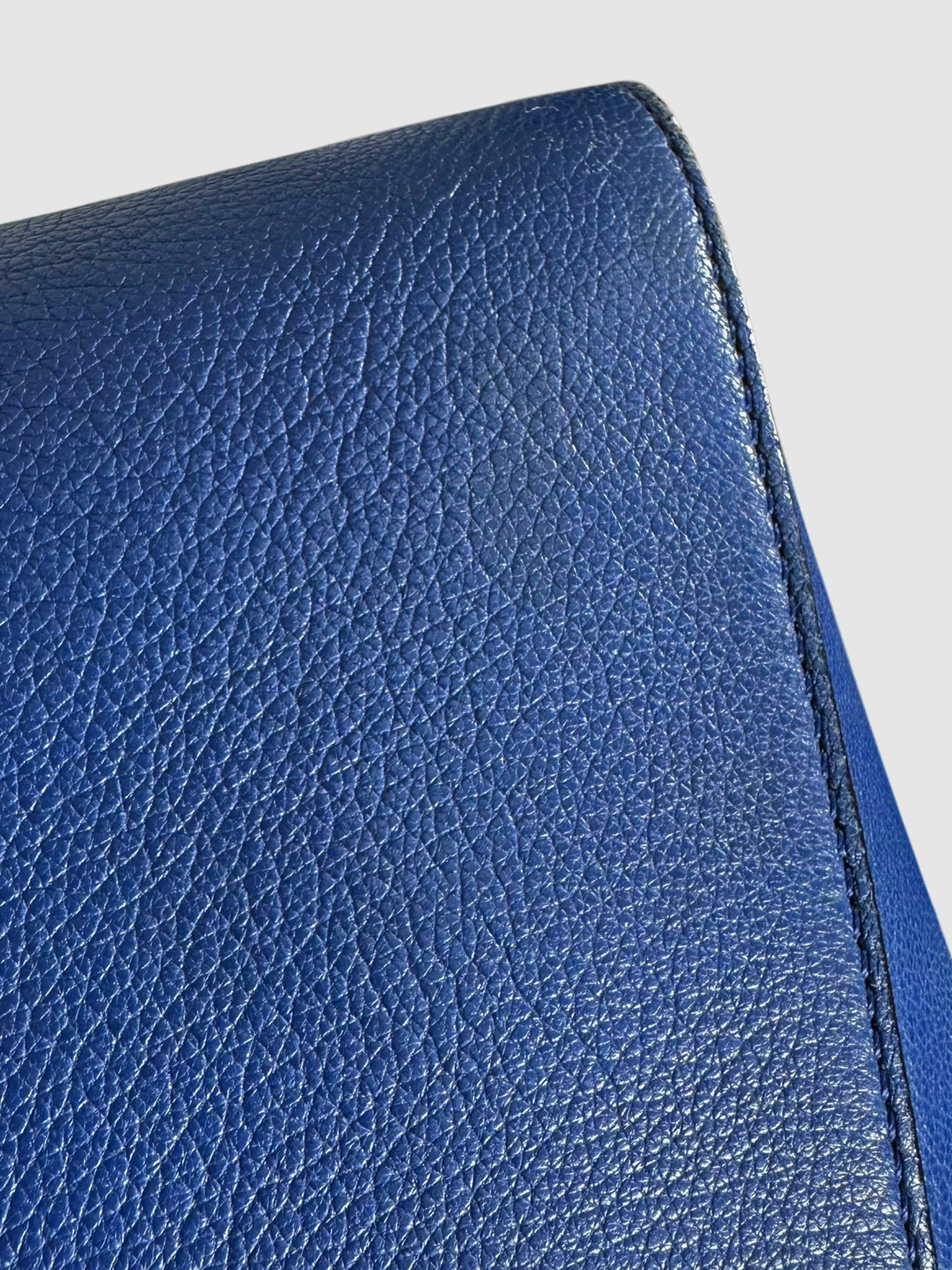 Medium Antigona Top Handle Bag