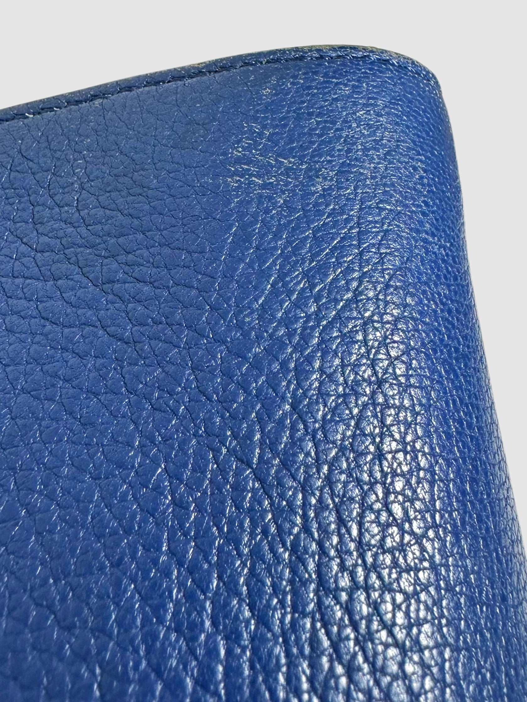 Medium Antigona Top Handle Bag