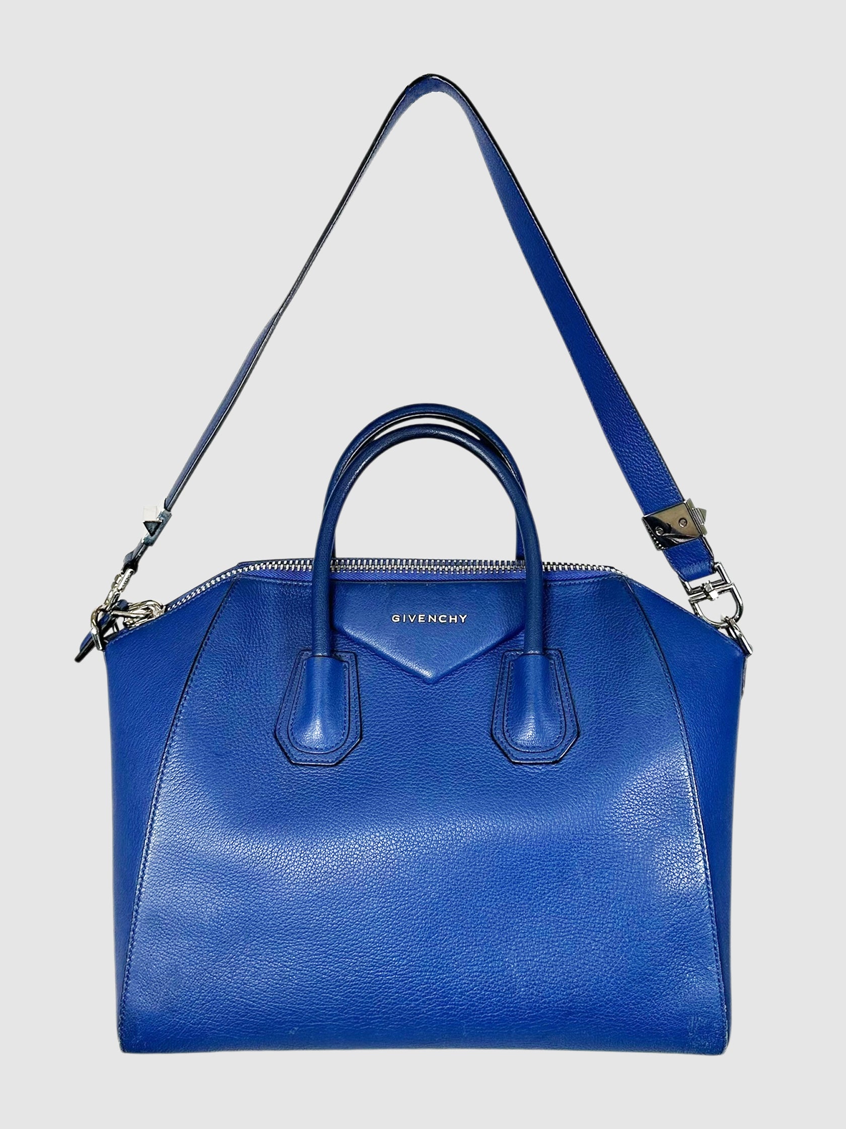 Medium Antigona Top Handle Bag