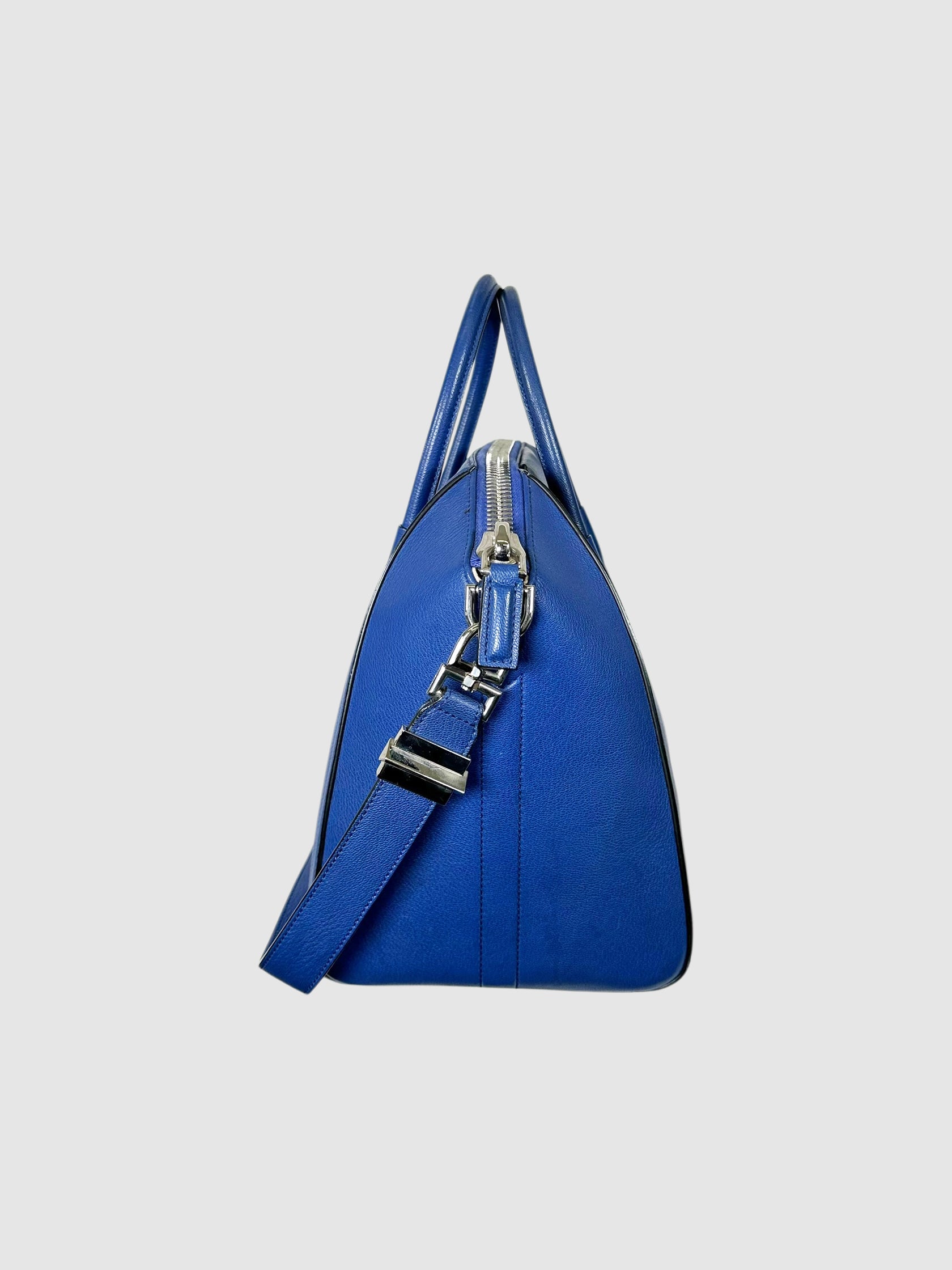 Medium Antigona Top Handle Bag