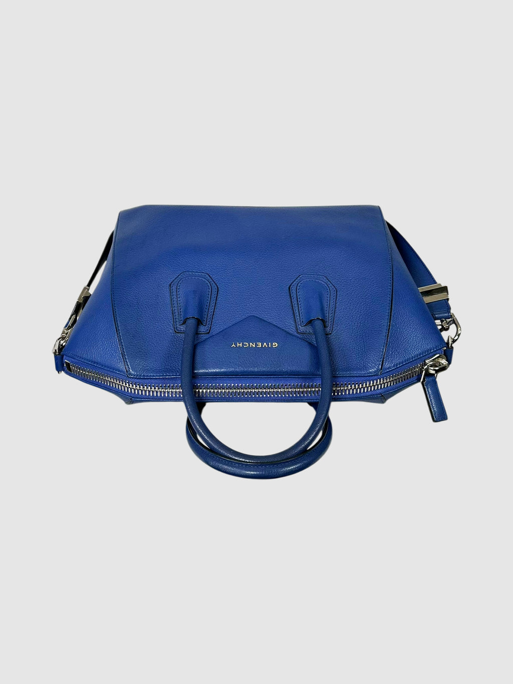 Medium Antigona Top Handle Bag