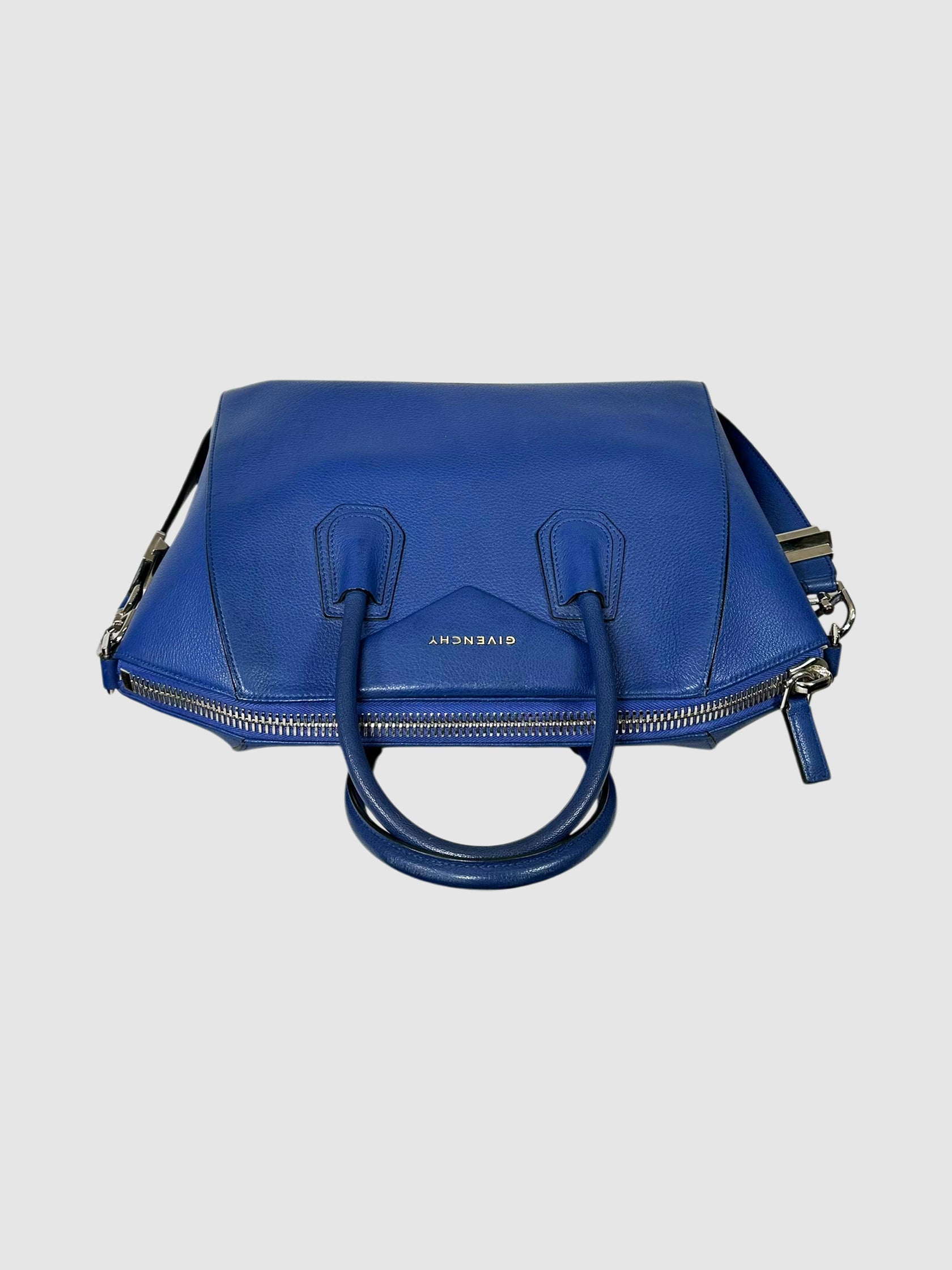 Medium Antigona Top Handle Bag