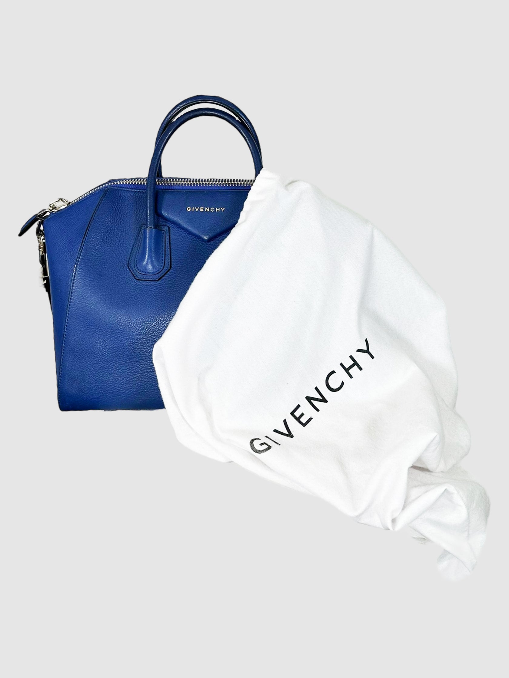 Medium Antigona Top Handle Bag