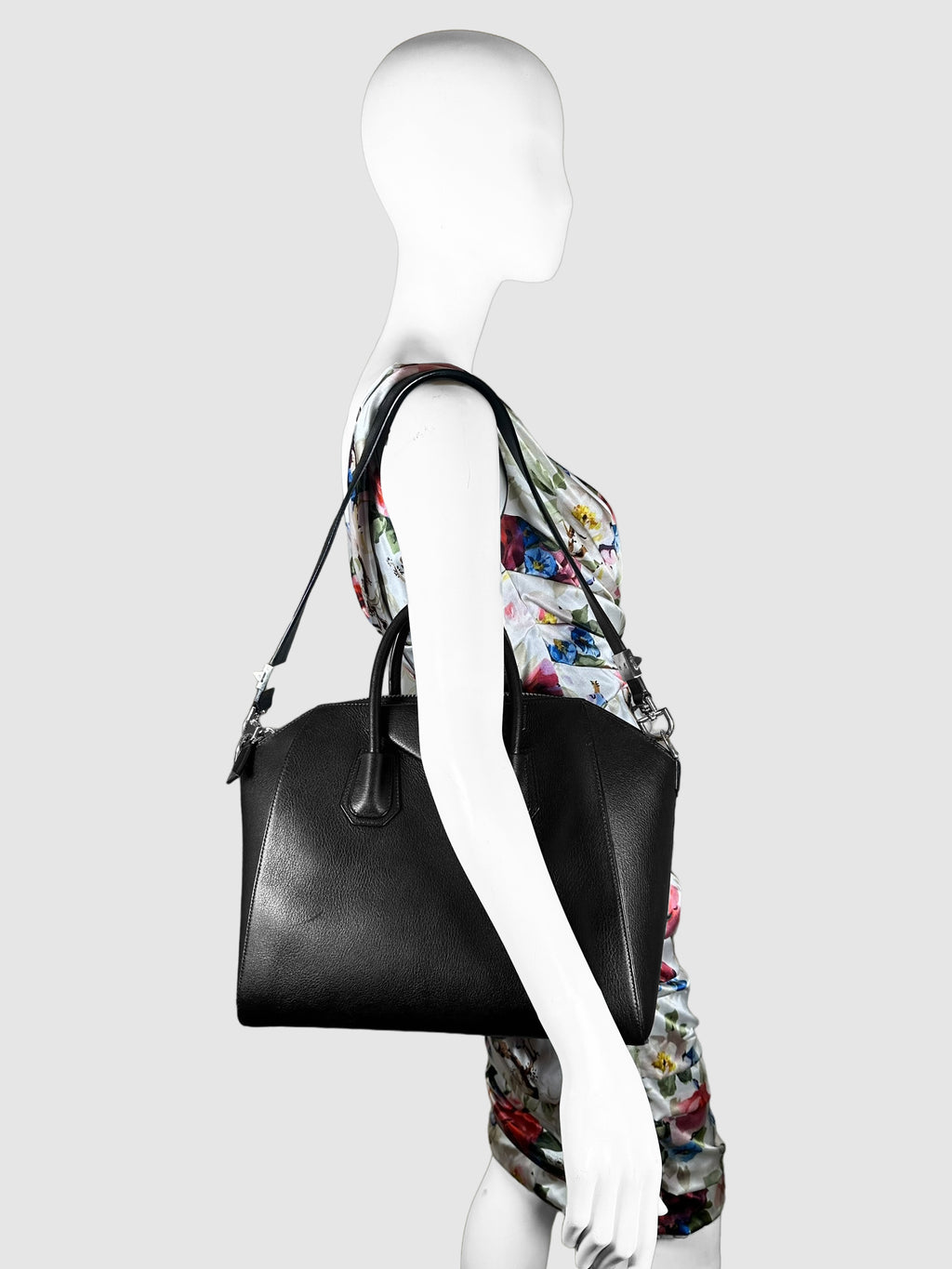 Givenchy Black Leather Antigona Handle Bag Consignment Secondhand Designer Luxury Resale Toronto Trendy