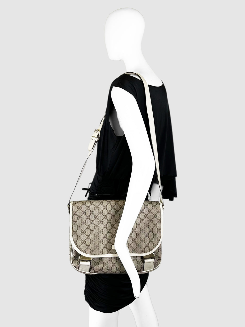 GG Supreme Messenger Bag