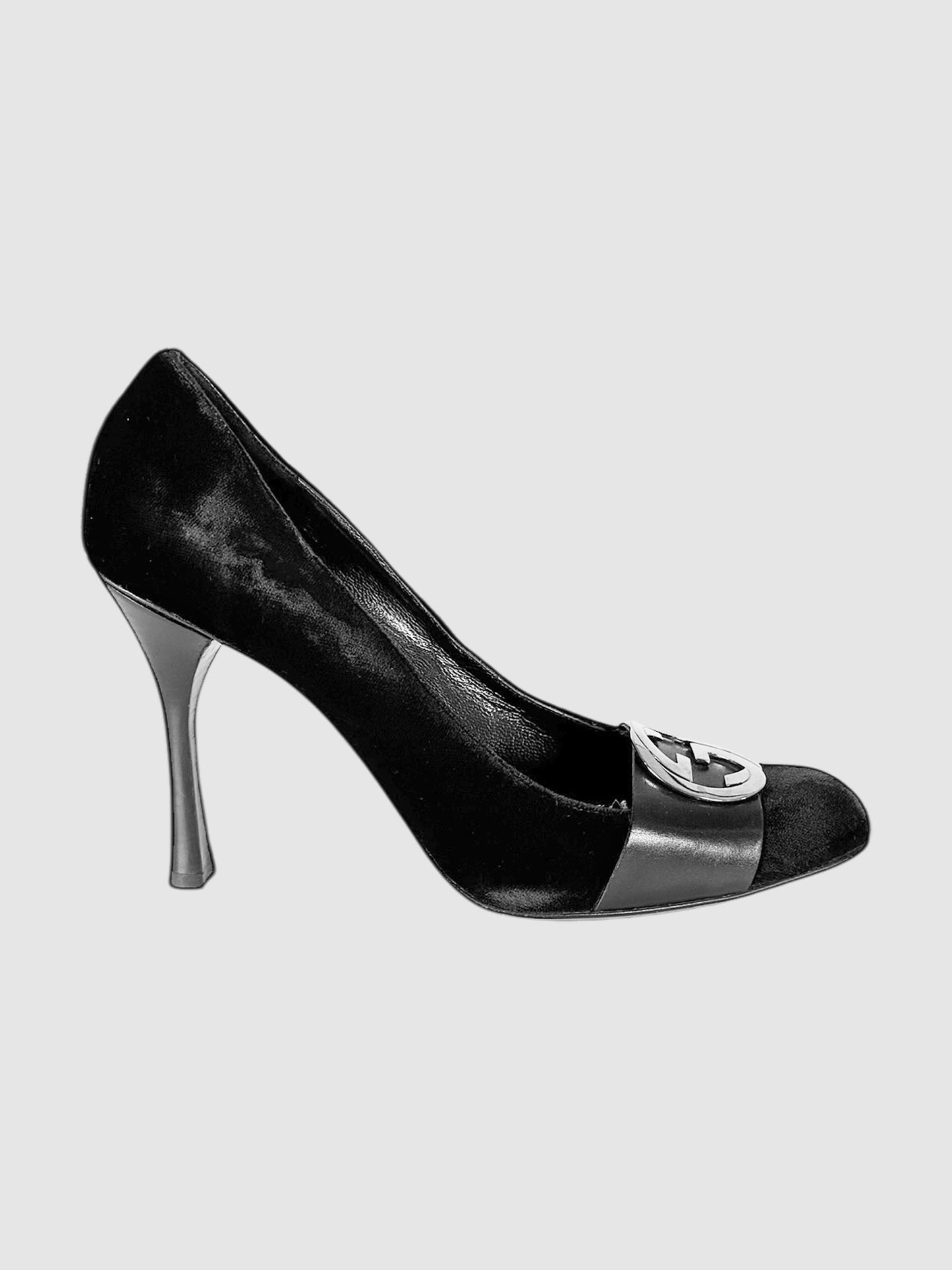 GG Logo Velvet Pumps - Size 8.5