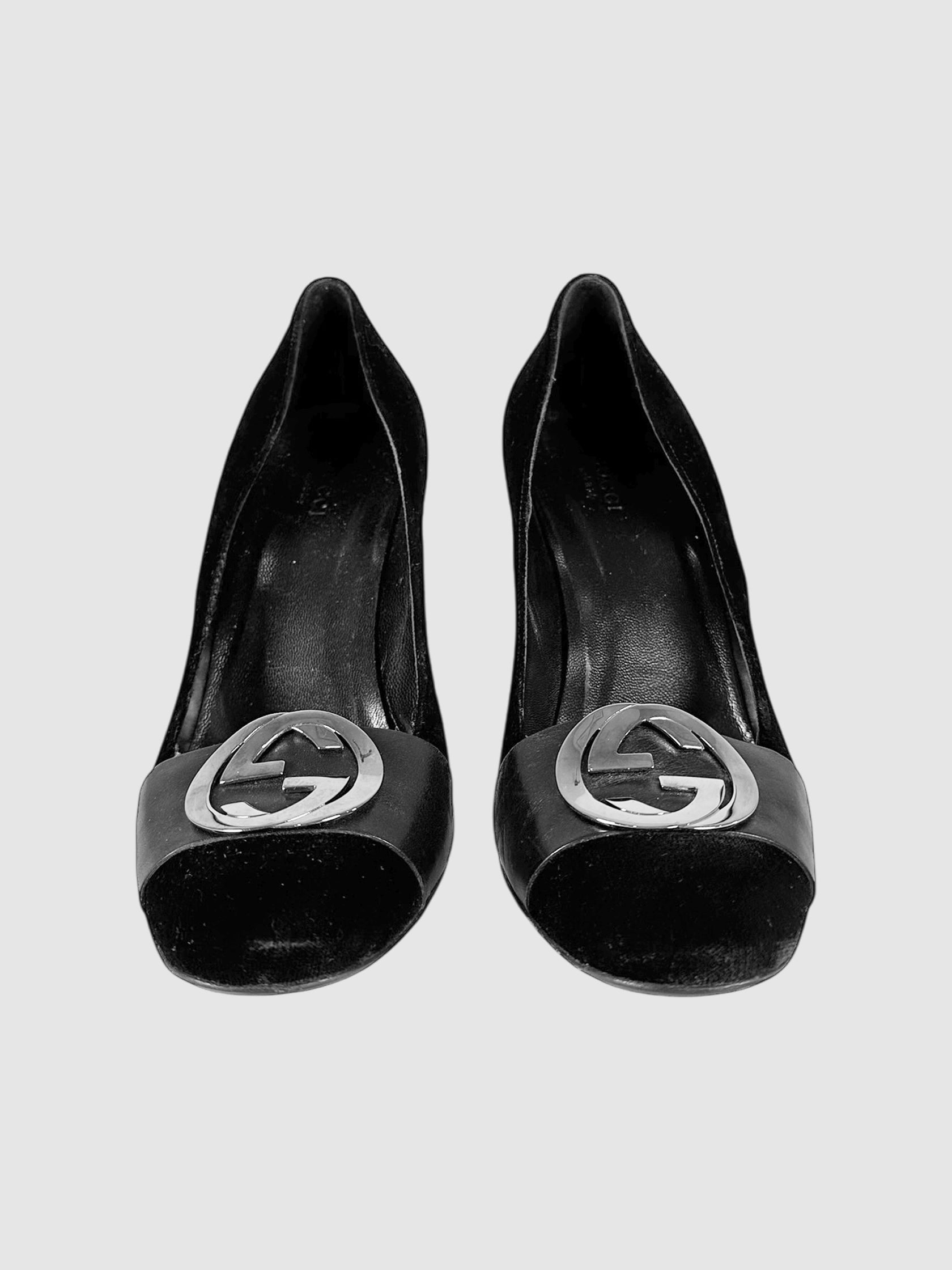 GG Logo Velvet Pumps